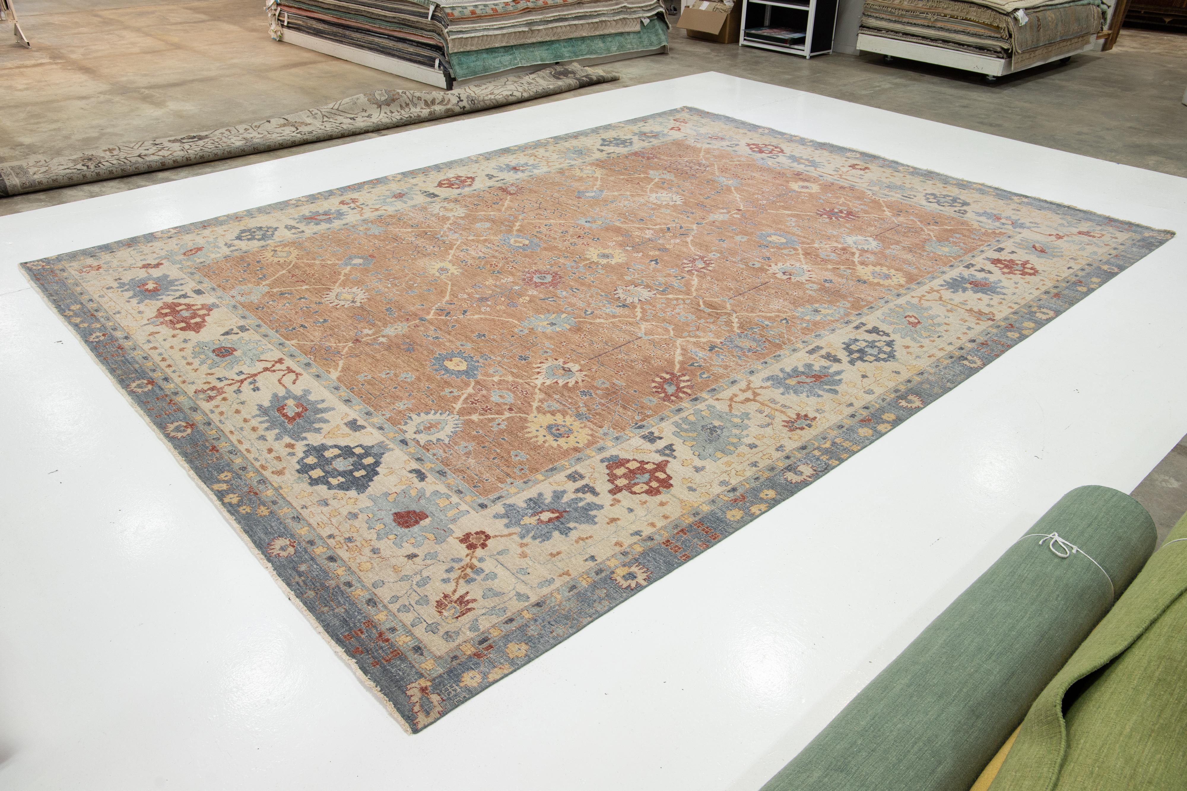 Brown Apadana's Handmade Modern Tabriz-Style Oversized Indian Wool Rug (Moderne) im Angebot