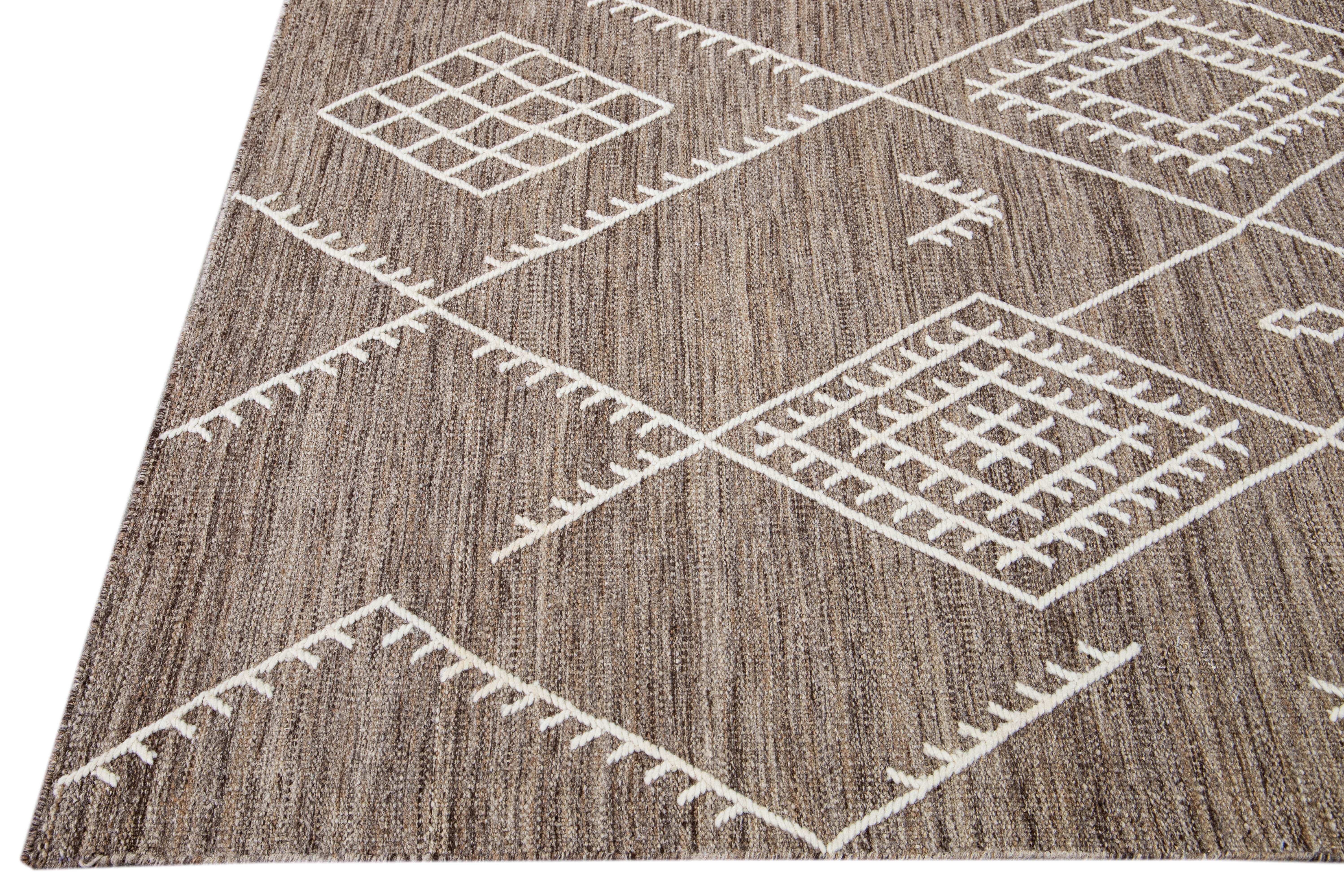 Contemporary Brown Apadana's Nantucket Collection Flatweave Kilim Coastal Designed Wool Rug For Sale