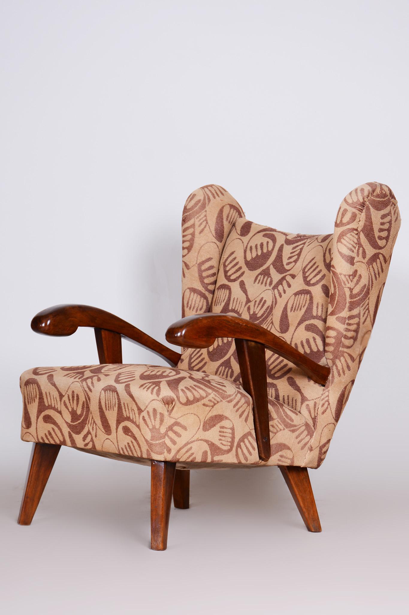 Brown Art Deco Armchair, Made in 1930s Czechia In Good Condition For Sale In Brandys nad Labem, Středočeský kraj