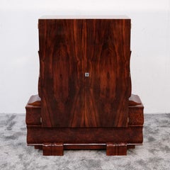 Brauner Art-Déco-Schrank auf skulpturalem Pedestal, Frankreich 1930er Jahre