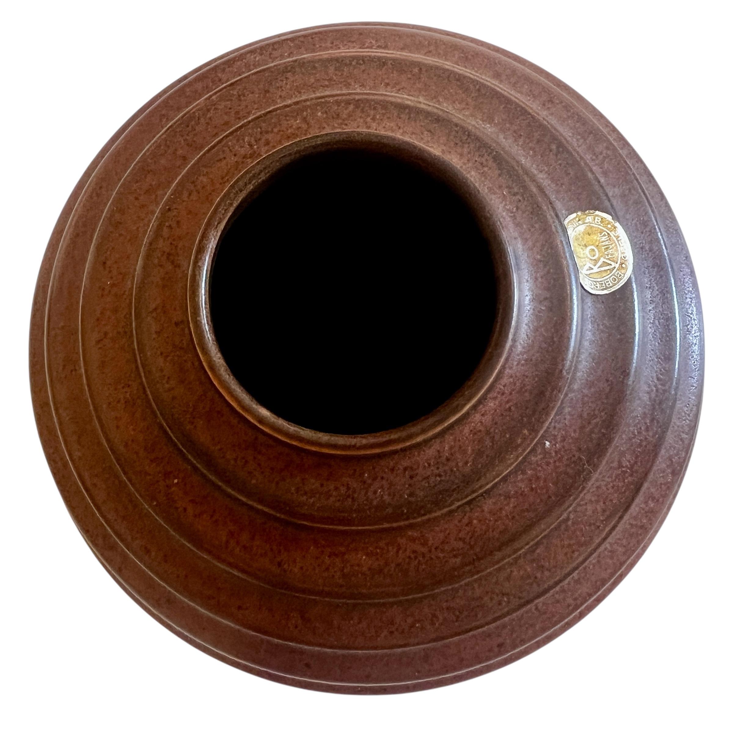 Brown Art Deco Ceramic Globe Vase by Ewald Dahlskog, Bo Fajans, Sweden 1930's In Good Condition For Sale In New York, NY