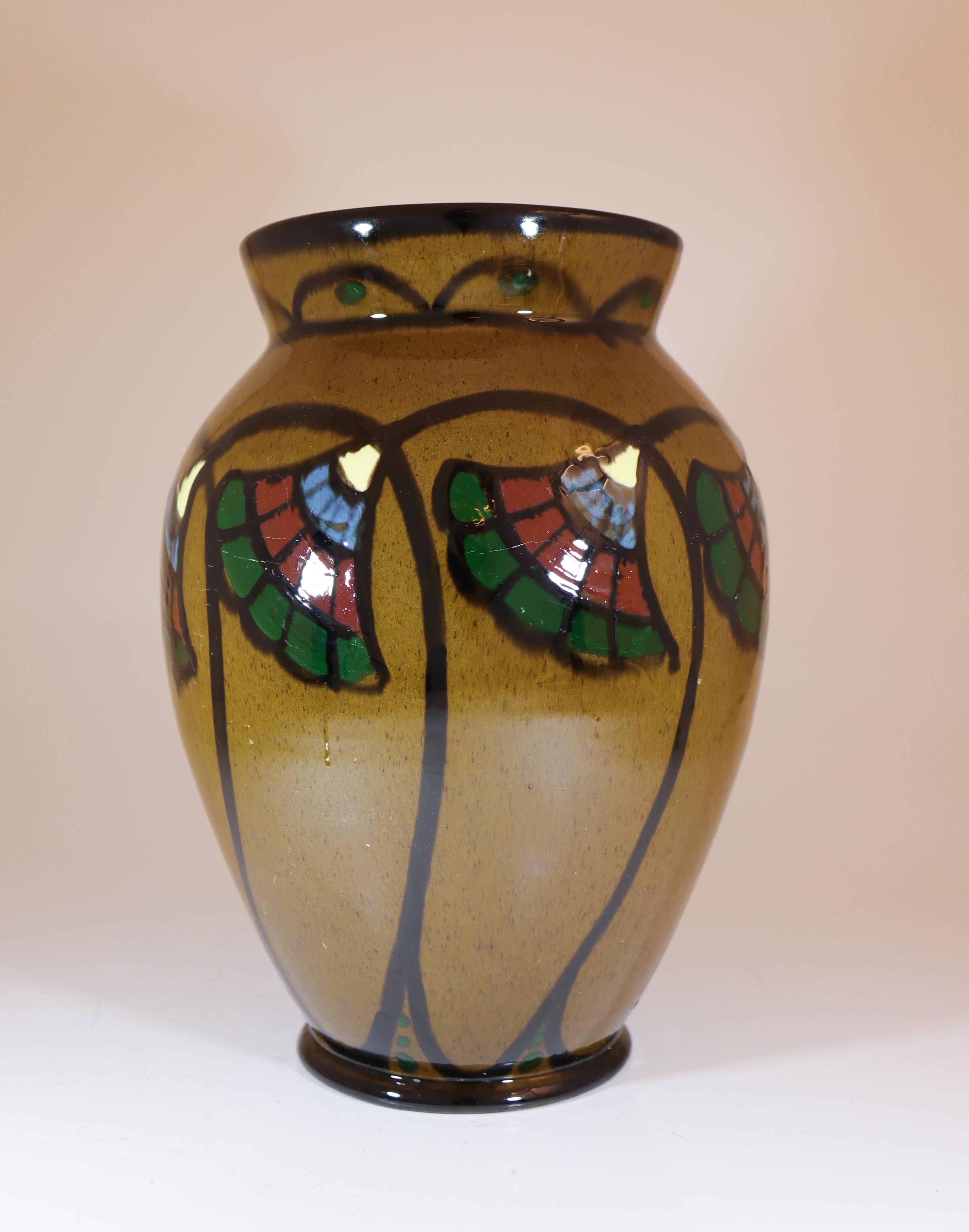 Vaso marrone in stile Art Nouveau di Upsala Ekeby, Svezia, con decorazioni floreali. in vendita 1