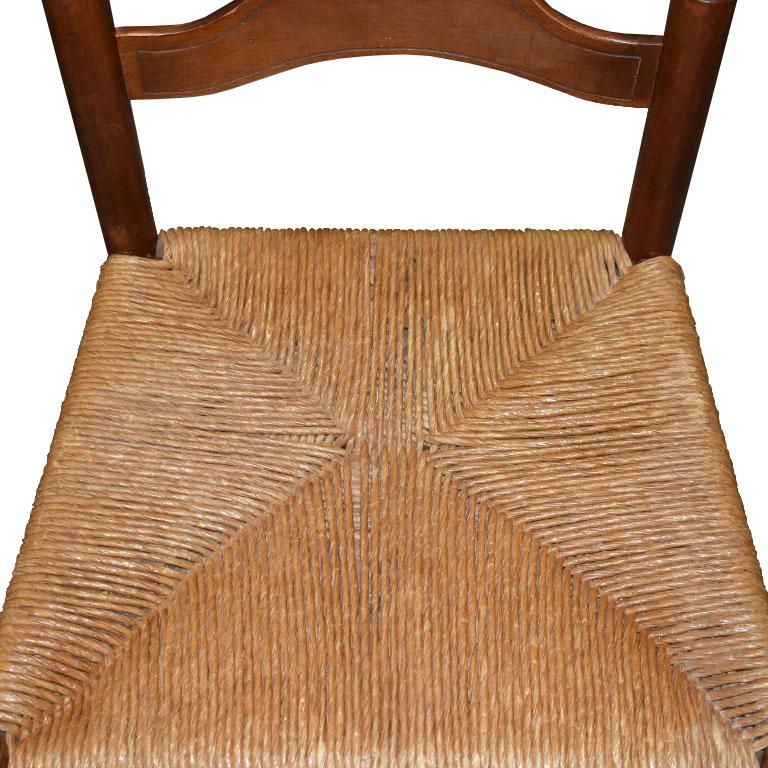 Américain Chaise de salle à manger Arts and Crafts en bois marron à dossier en échelle avec assise en bois tissé naturel en vente