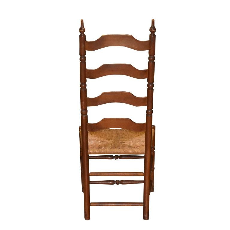 Chaise de salle à manger Arts and Crafts en bois marron à dossier en échelle avec assise en bois tissé naturel Bon état - En vente à Oklahoma City, OK