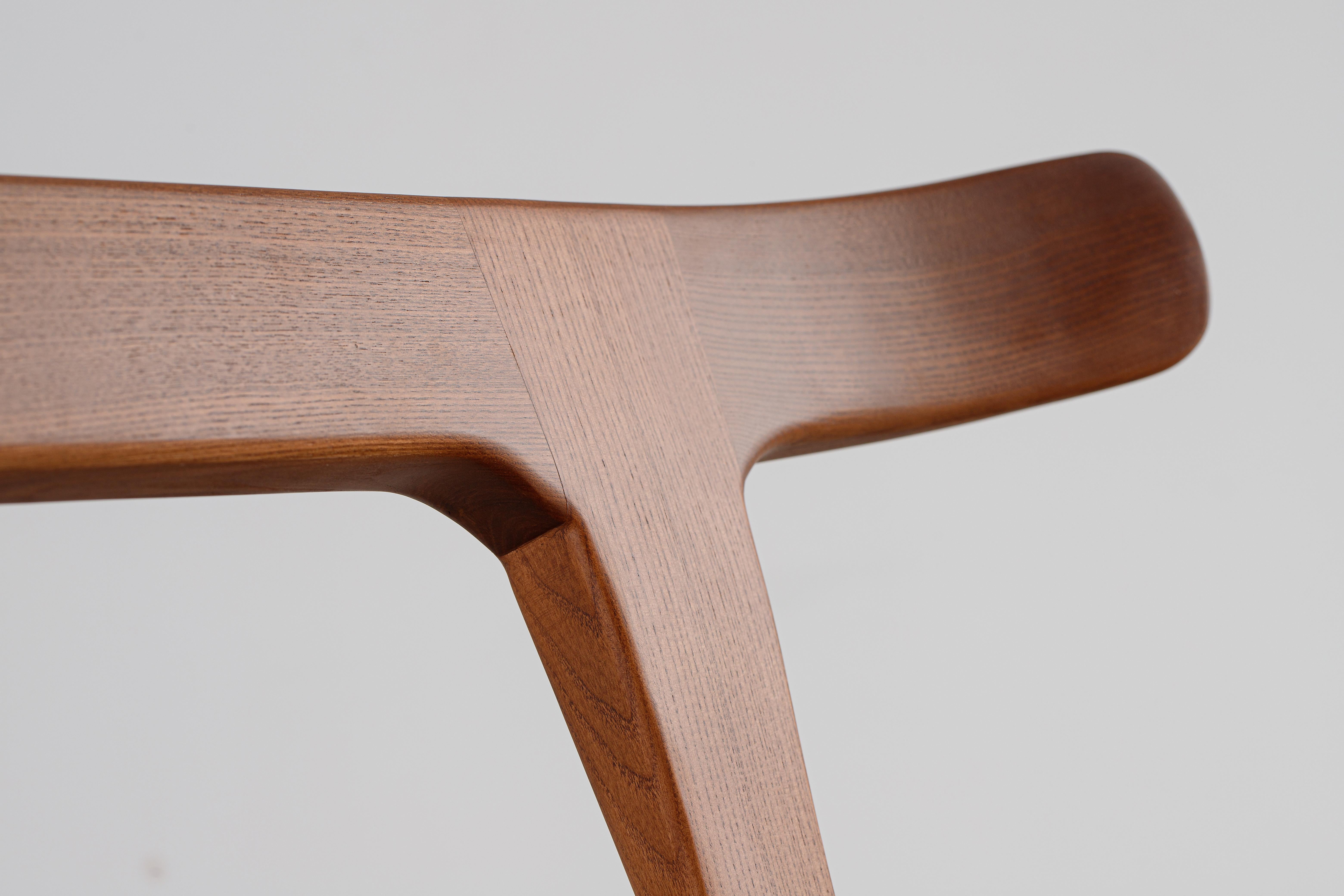 Banco de madera maciza de fresno marrón, Banco de madera para la entrada en Nuevo estado para la venta en Naperville, IL