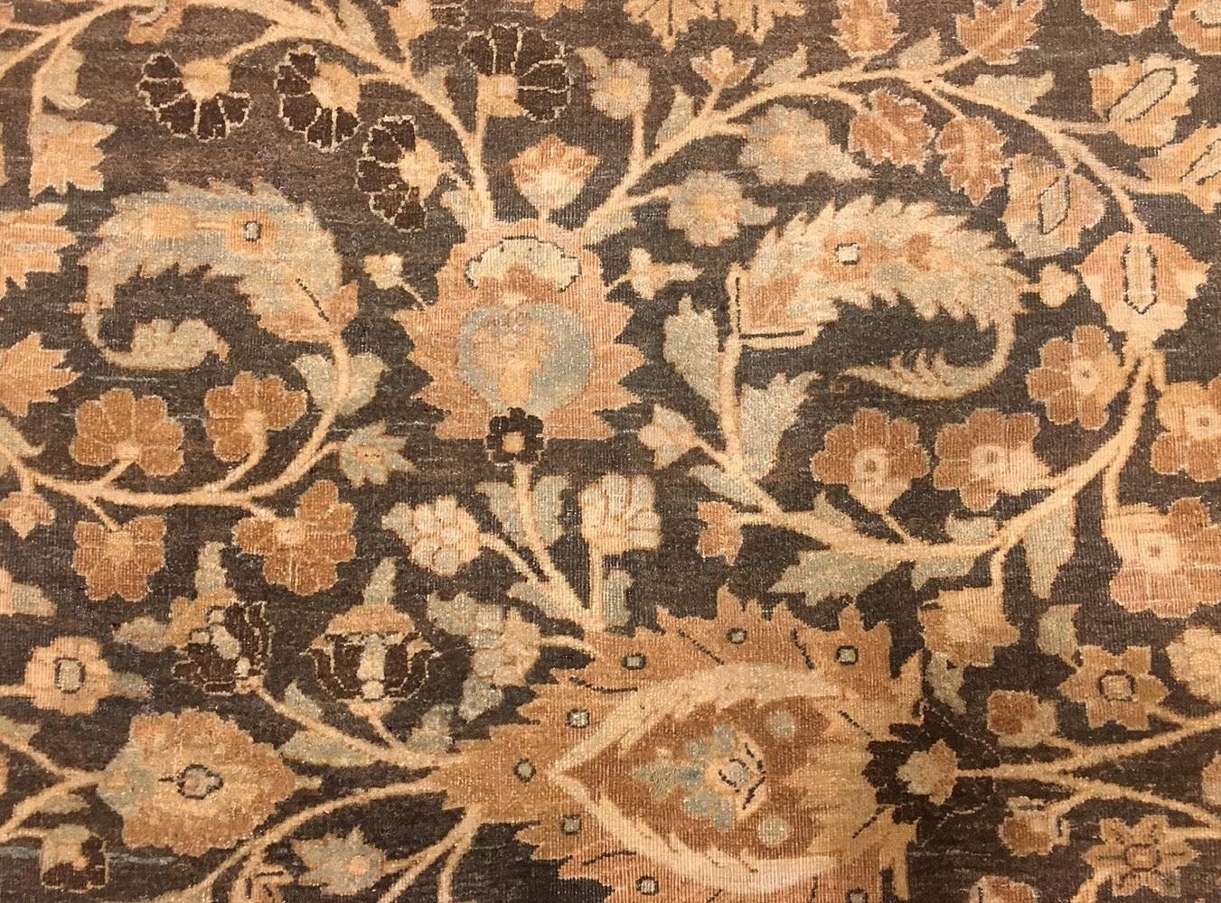 Antiker Khorassan Perserteppich, Persien, um 1900 - Größe: 12 ft x 17 ft 6 in (3,66 m x 5,33 m).