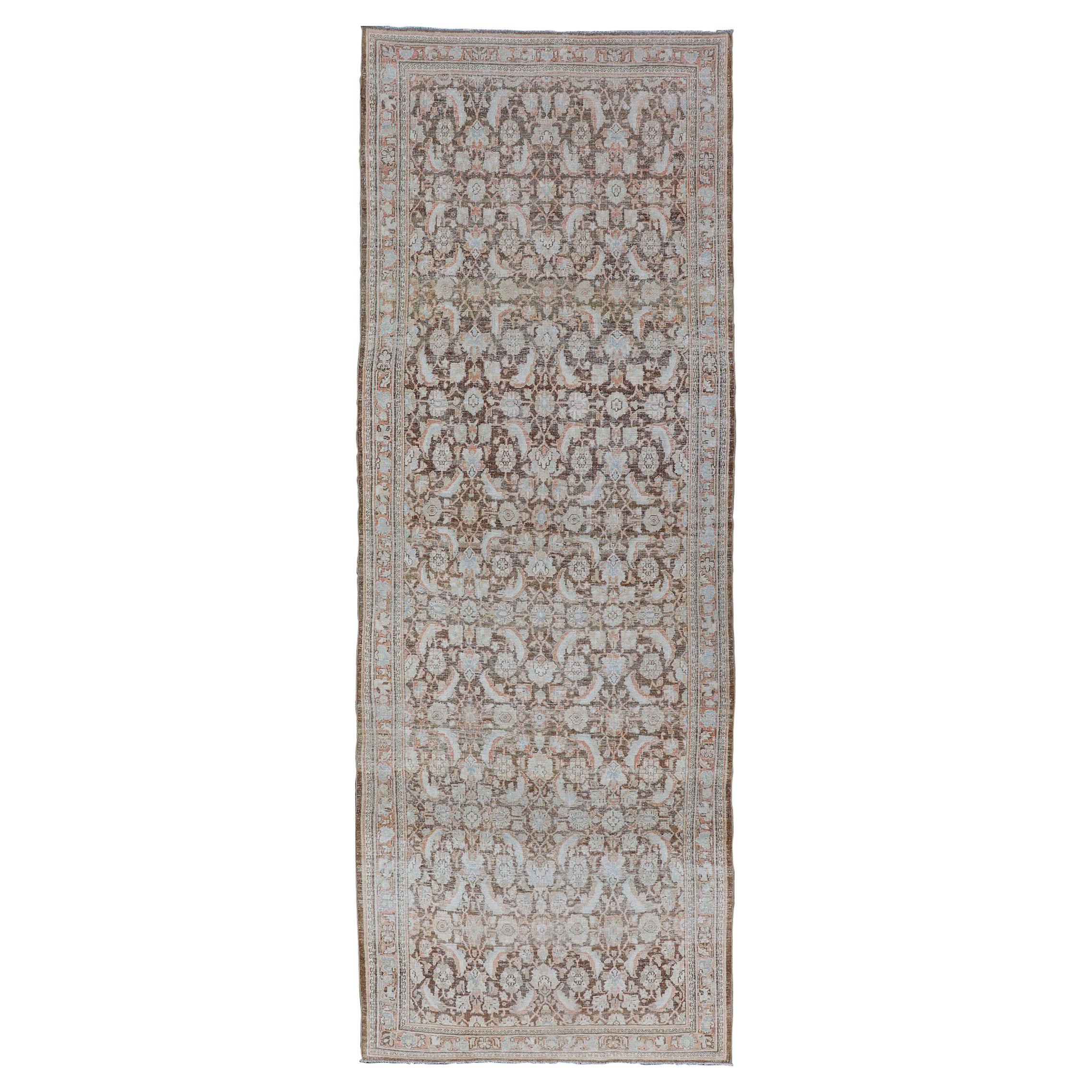 Fond marron Antique Mahal persan ancien avec motif floral sur toute sa surface en orange