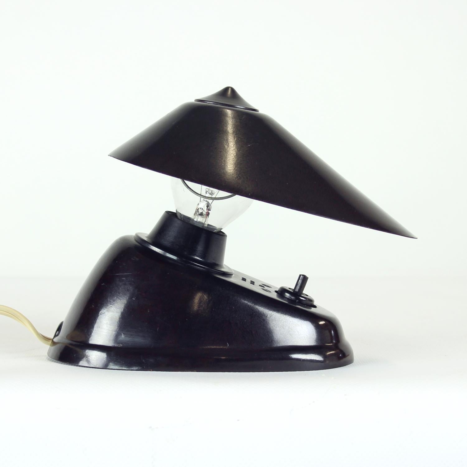 Brown Bakelite Lamp By Bauhaus Team For Esc Zukov, 1930s In Excellent Condition For Sale In Zohor, SK