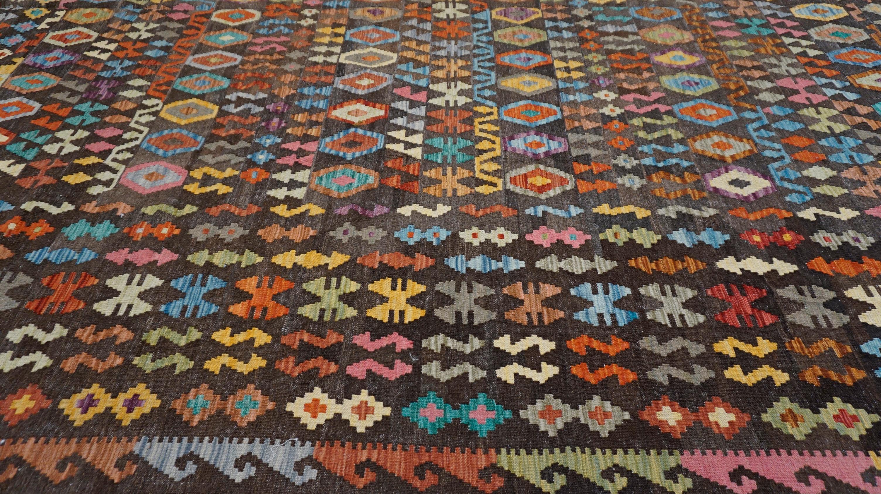 Base marrón con estampado multicolor Kilim de lana 10'4''x15'7'' en venta 3