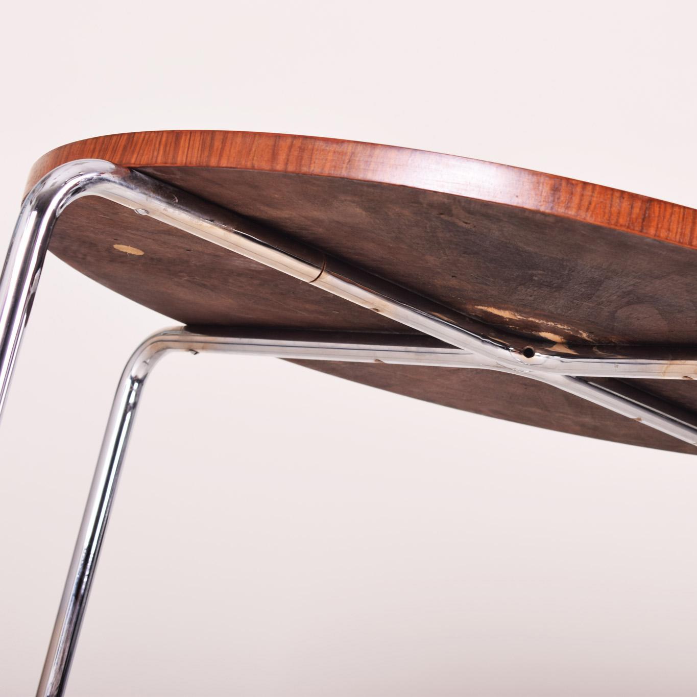 Brown Bauhaus Table Made in 1930s Czechia, Fully Restored Walnut and Chrome For Sale 1