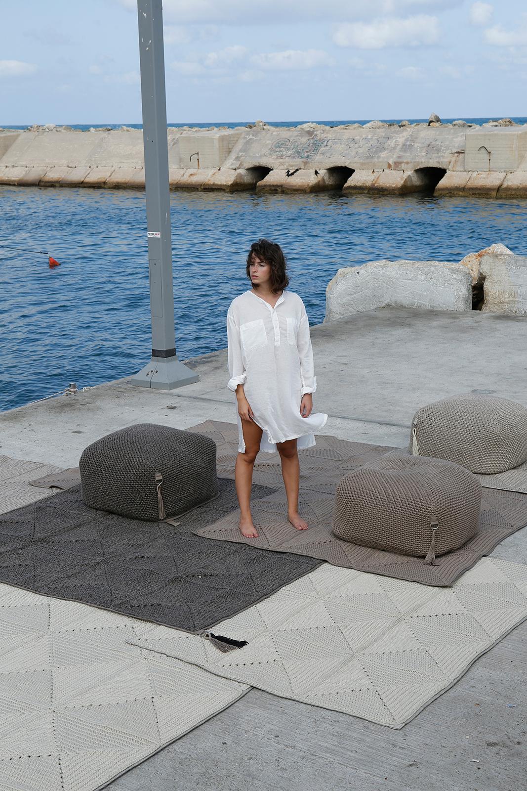 Alfombra de ganchillo asiática del siglo XXI moca para exterior e interior 200x200 cm hecha a mano en Nuevo estado para la venta en Tel Aviv, IL