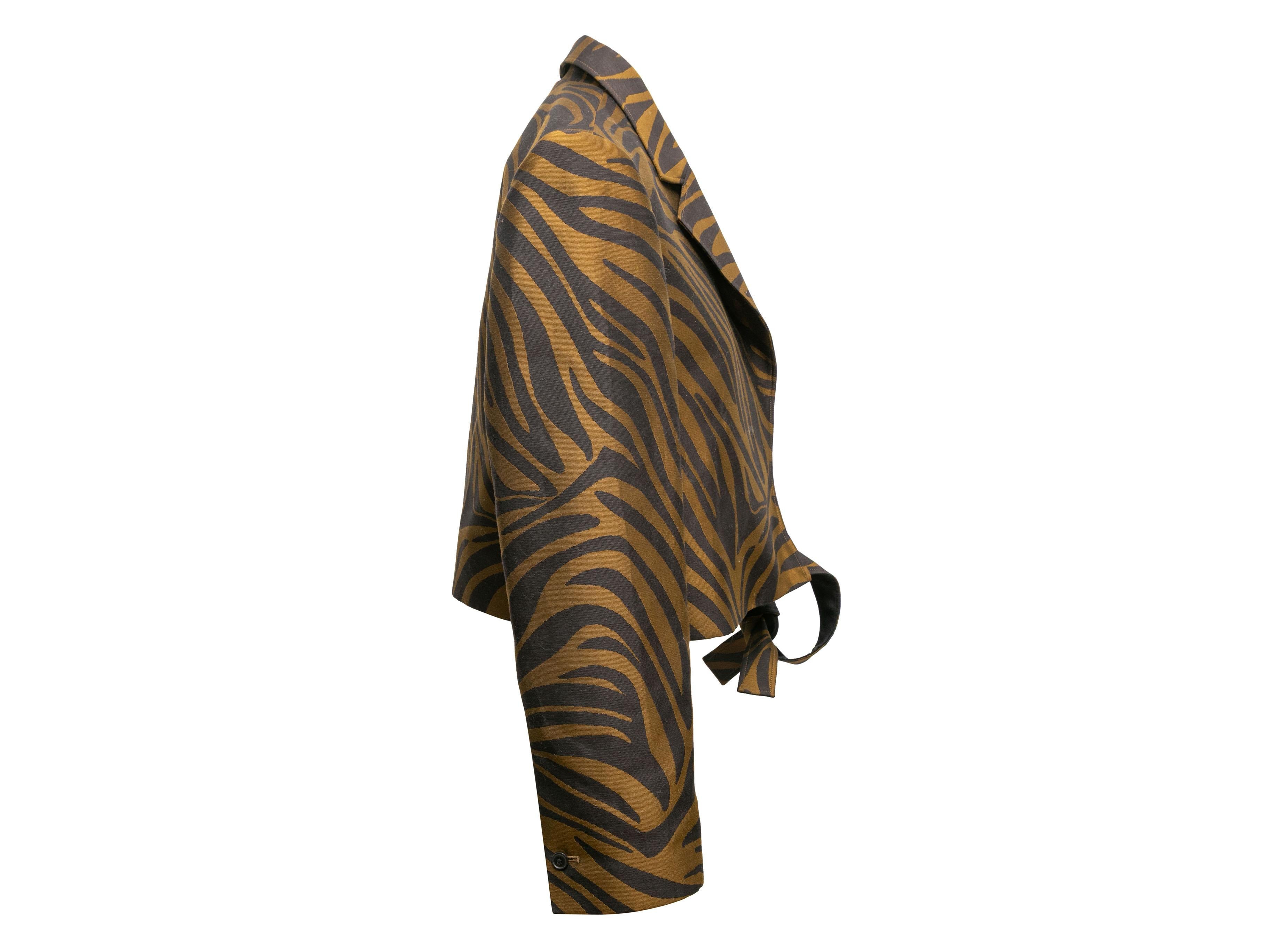 Braune und schwarze Jacke mit Zebramuster von 3.1 Phillip Lim. Gekerbtes Revers. Paspeltasche im Brustbereich. Verschluss vorne. 36