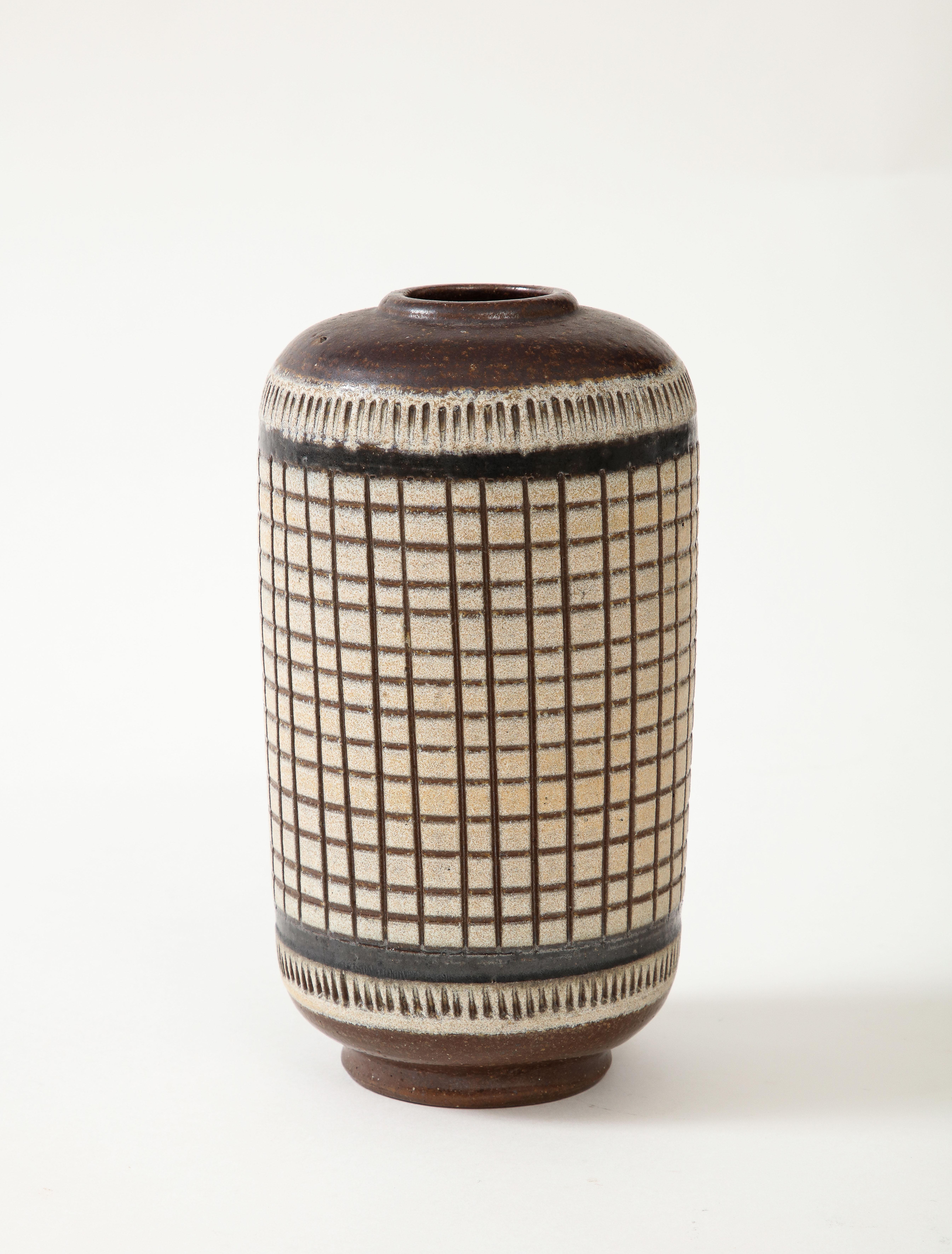 Brown, Black, Cream Glazed Vase, Grid Pattern, Walläkra, Sweden, 1950, Signed In Good Condition In Brooklyn, NY