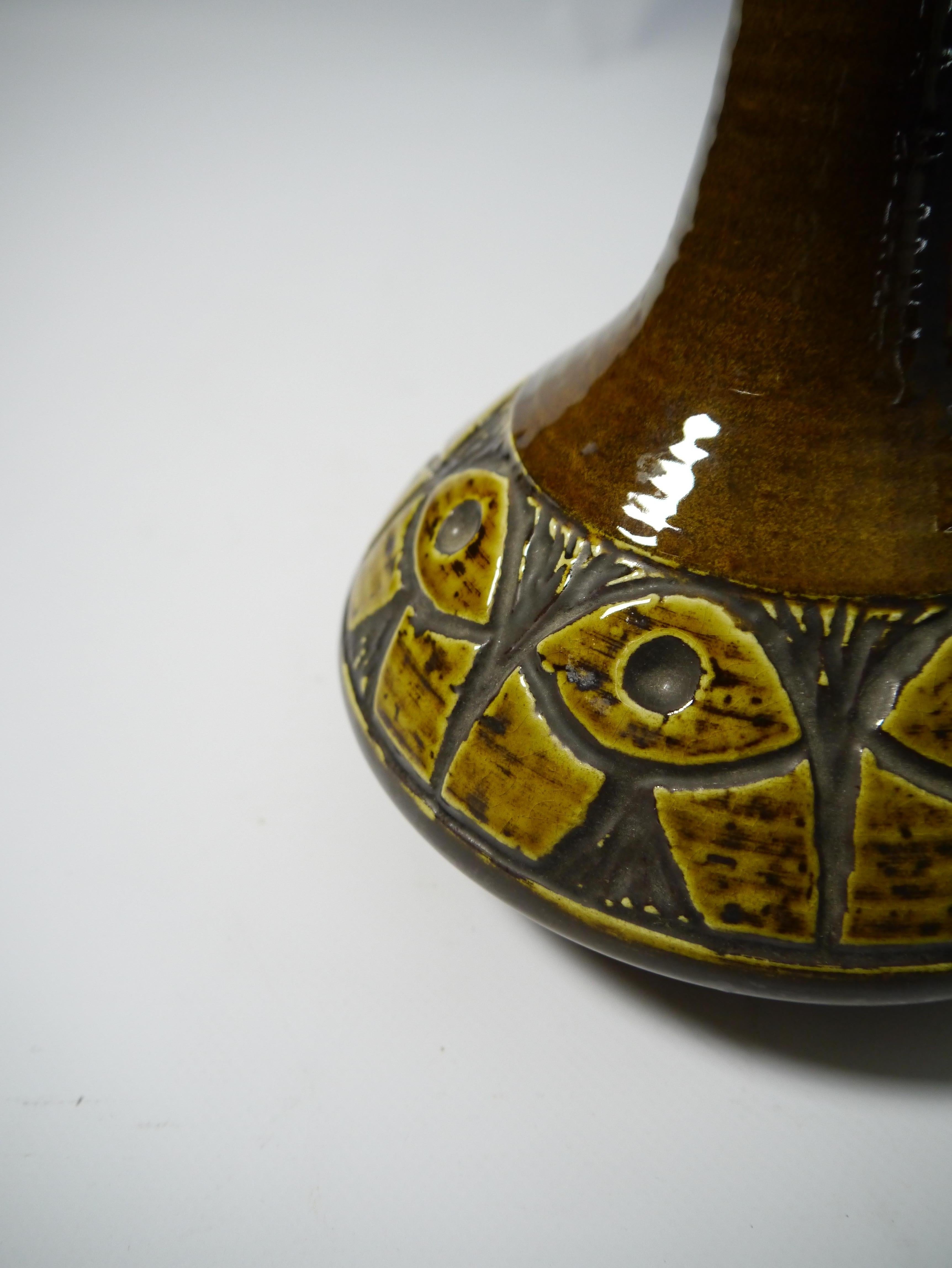 Vernissé Lampe de table en céramique Brown Bohemian Chic par Finne, Norvège années 1960 en vente