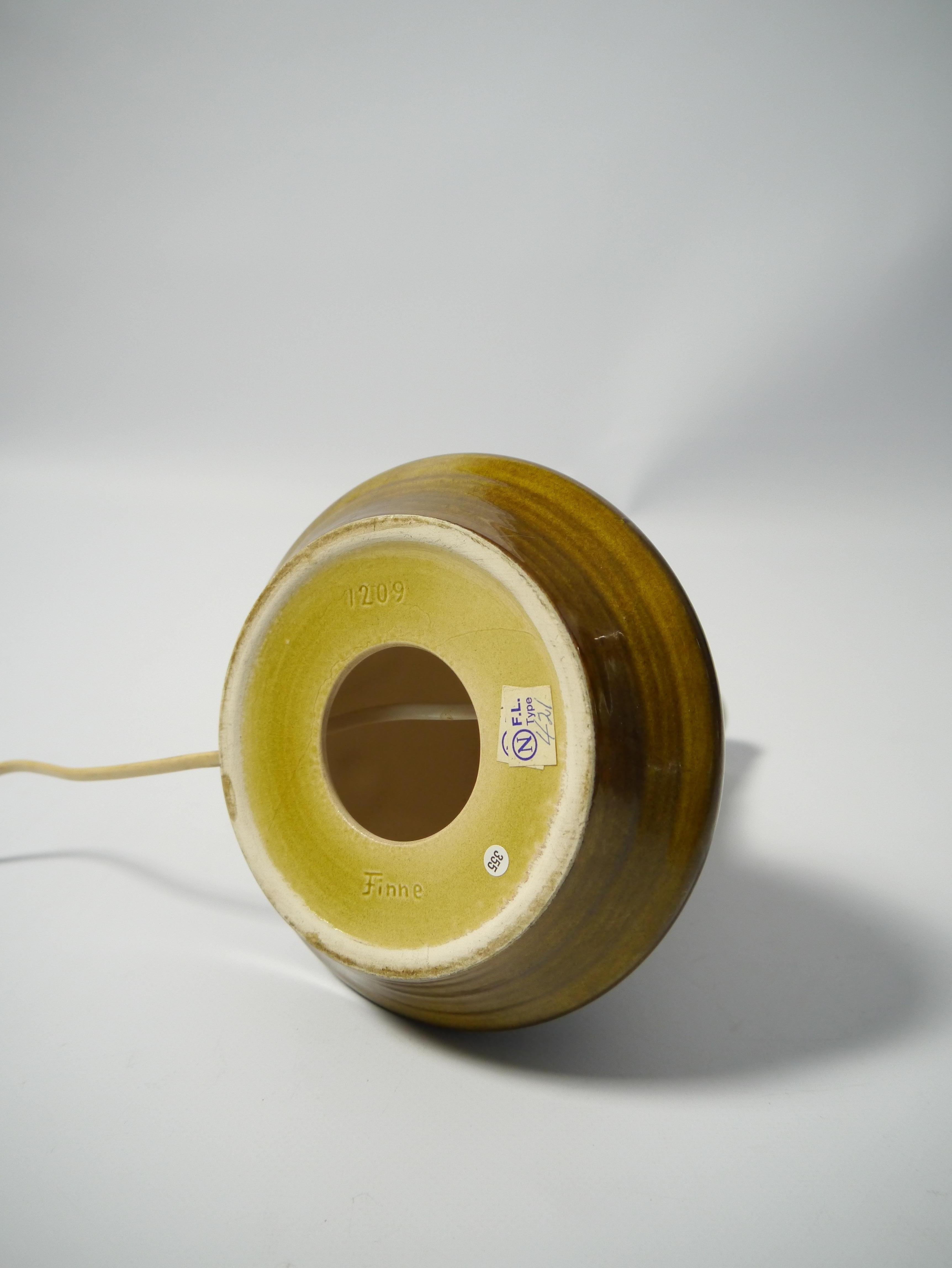 Lampe de table en céramique Brown Bohemian Chic par Finne, Norvège années 1960 Bon état - En vente à Barcelona, ES