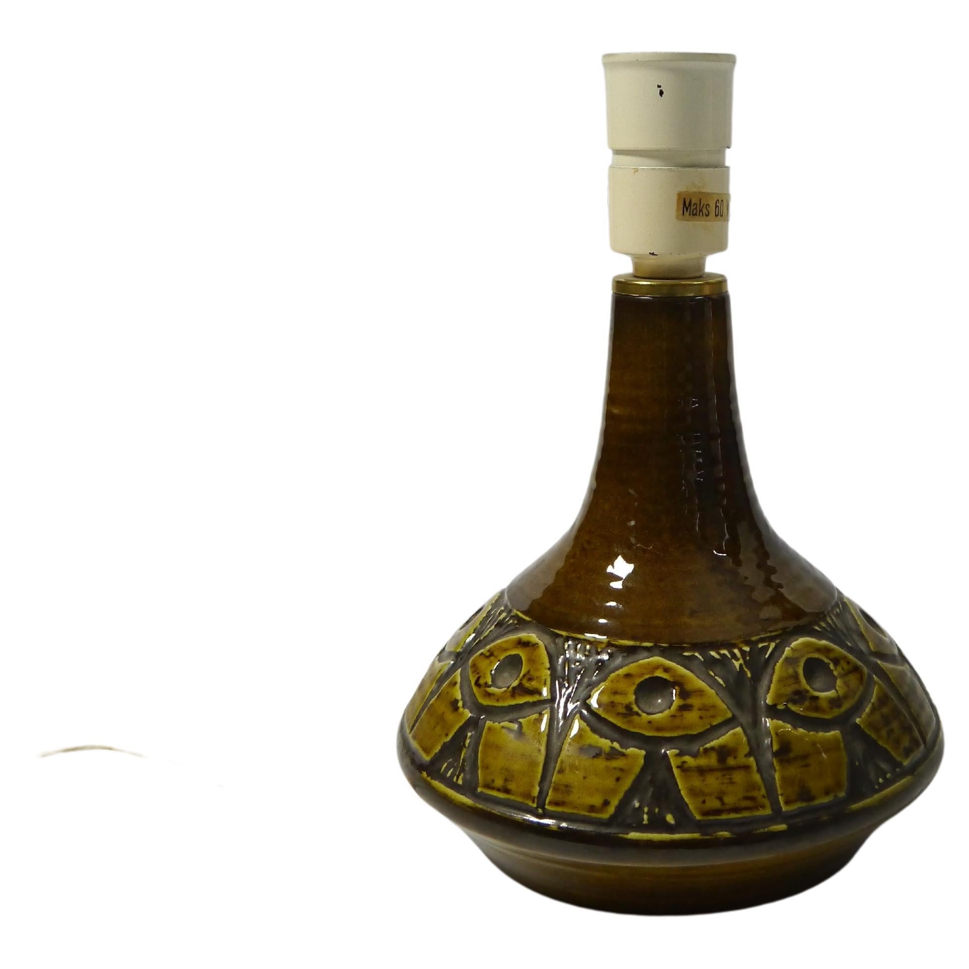 Lampada da tavolo in ceramica marrone Bohemian Chic di Finne, Norvegia 1960