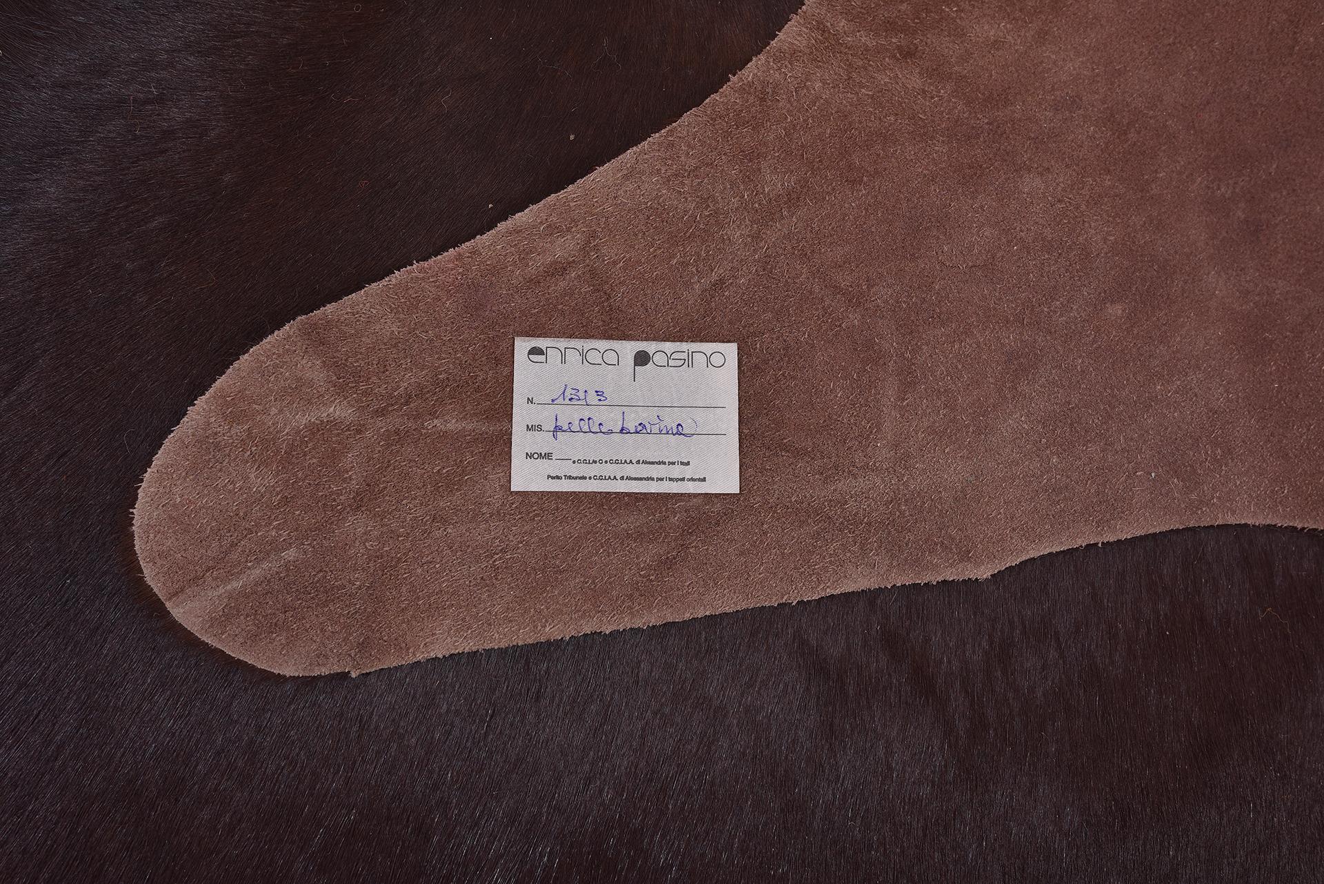 nr. 1313 - Bovine leather in natural color: the edges have no waviness and adhere perfectly to the floor.
Now with an interesting price because I want to close my activities.