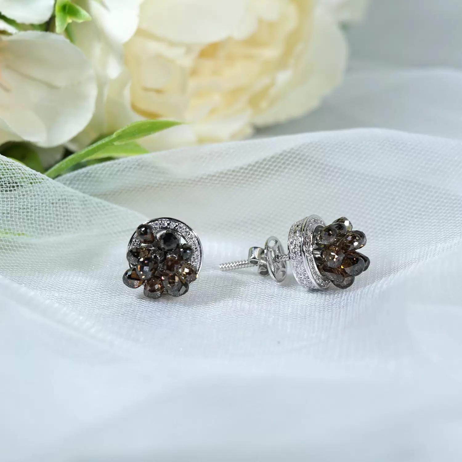 Brown briolette diamond with white diamond Earrings In New Condition For Sale In Bangkok, TH