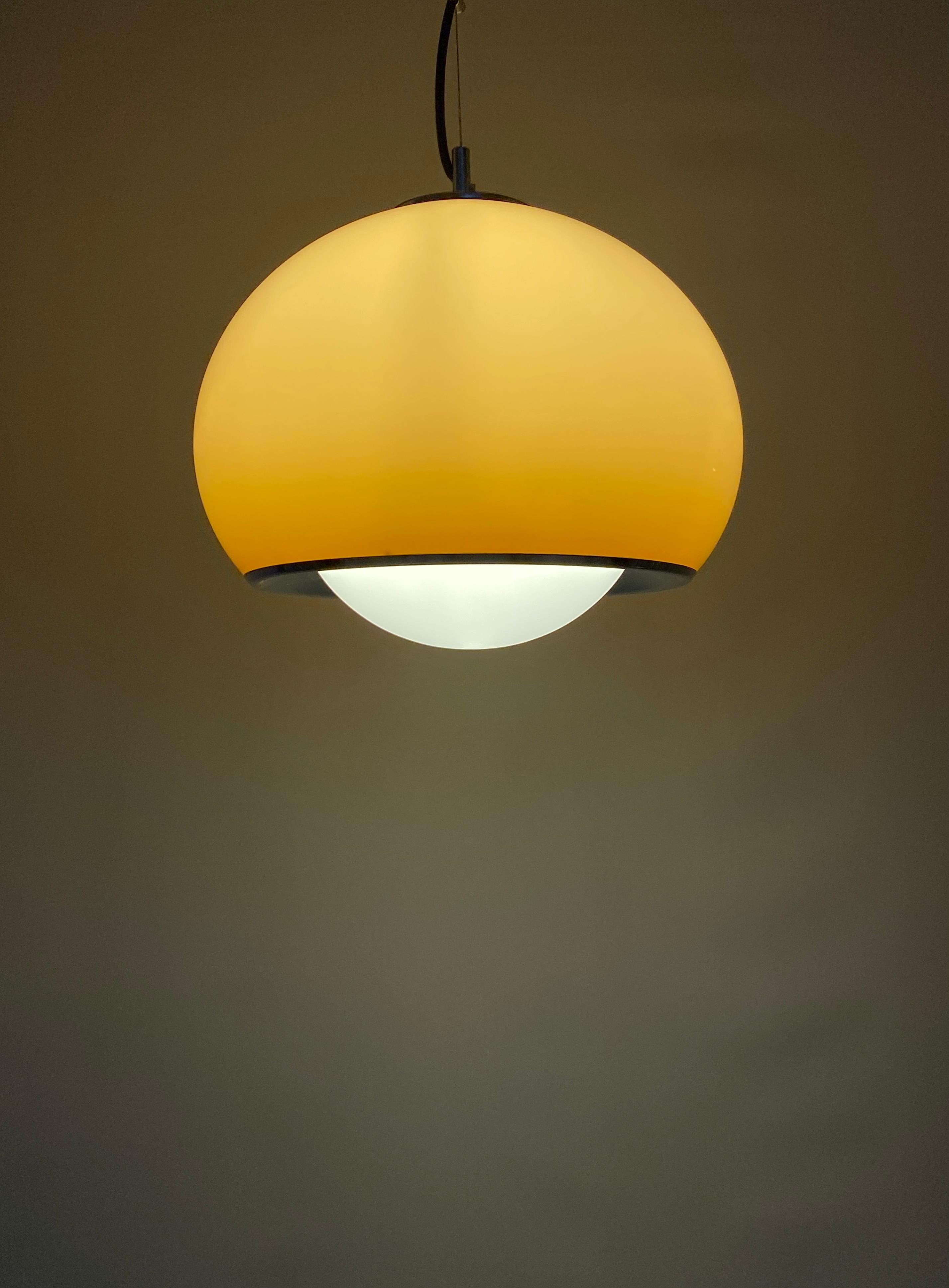Lampe suspendue Brown BUD conçue par Harvey Guzzini pour Meblo 1960 5