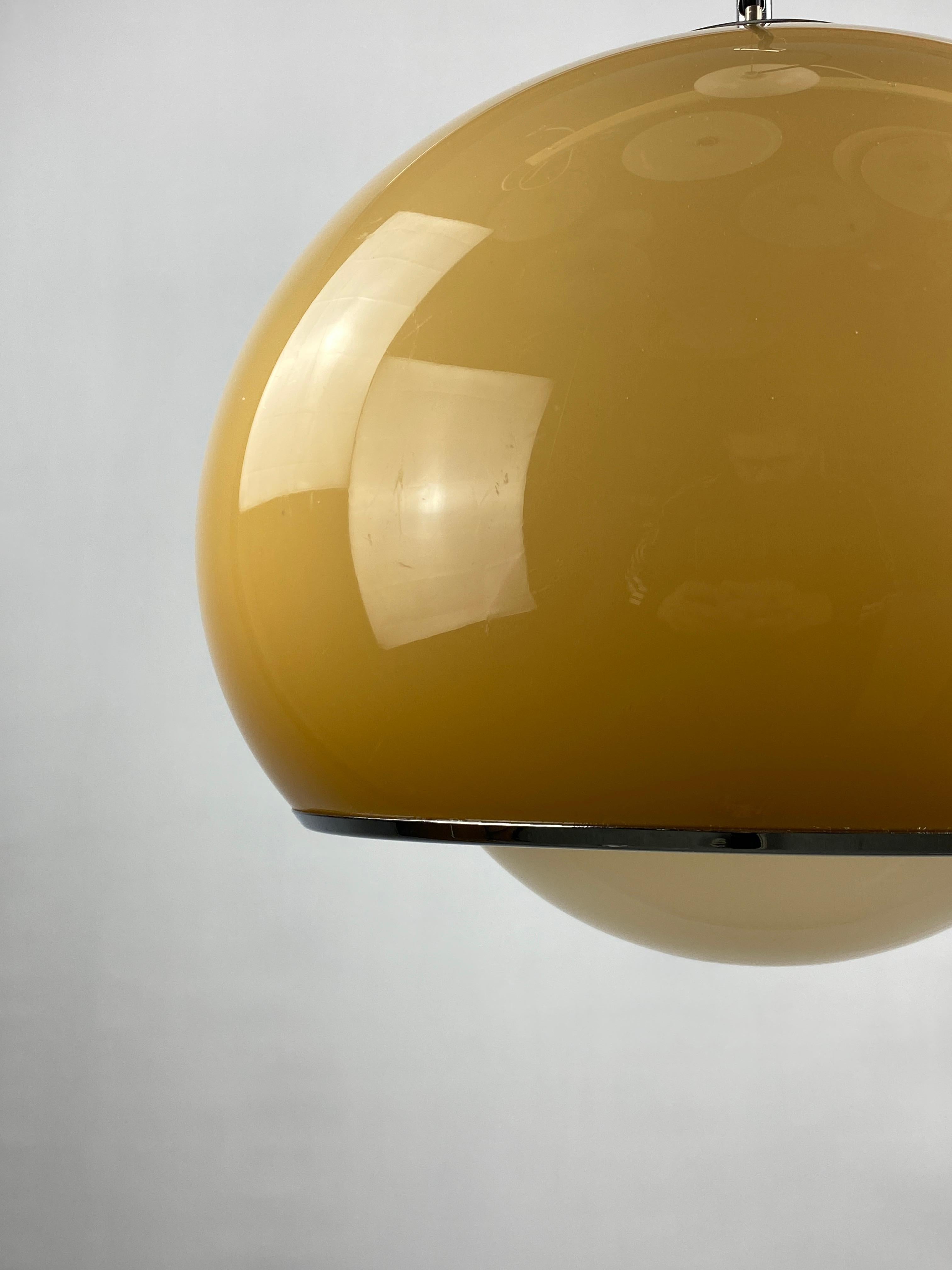 italien Lampe suspendue Brown BUD conçue par Harvey Guzzini pour Meblo 1960