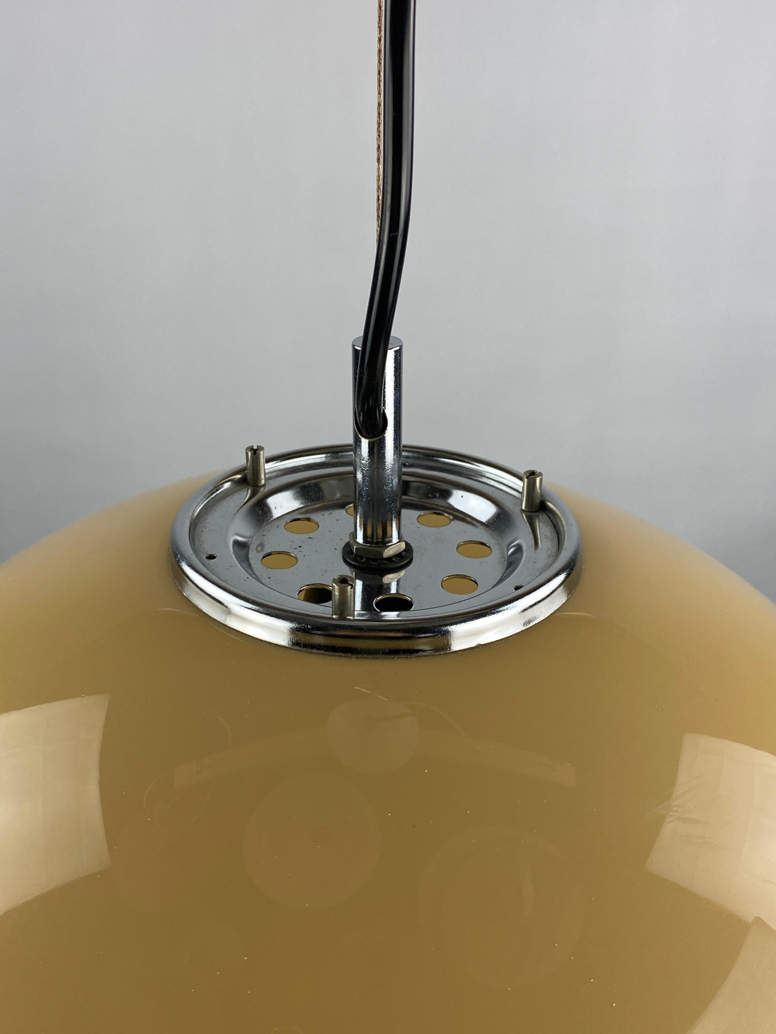 Milieu du XXe siècle Lampe suspendue Brown BUD conçue par Harvey Guzzini pour Meblo 1960