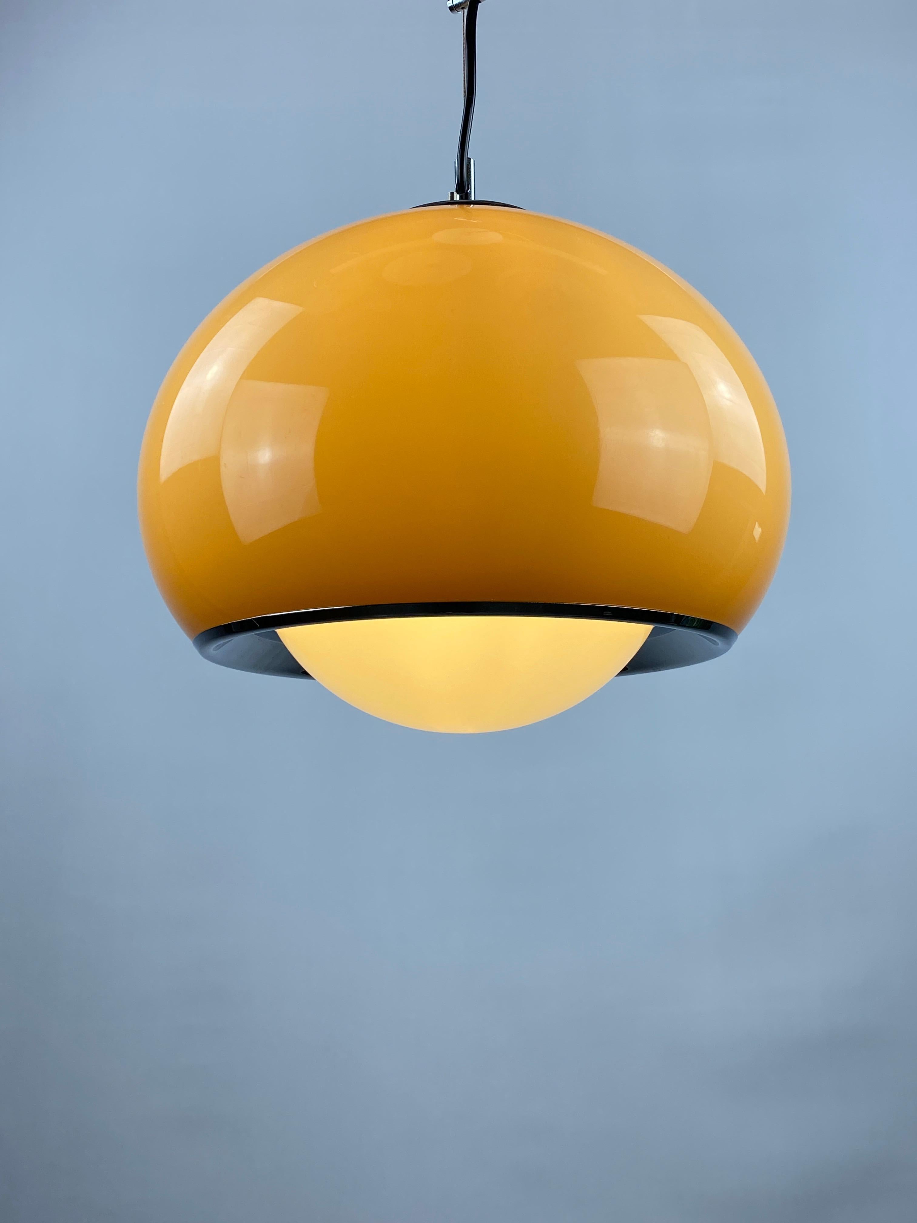 Lampe suspendue Brown BUD conçue par Harvey Guzzini pour Meblo 1960 2