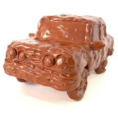 Sculpture de voiture en céramique émaillée « Chocolate Sedan »