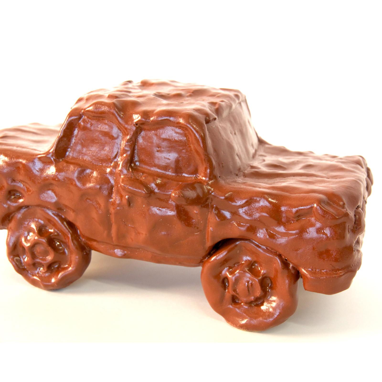 Américain Sculpture de voiture en céramique émaillée « Chocolate Sedan » en vente