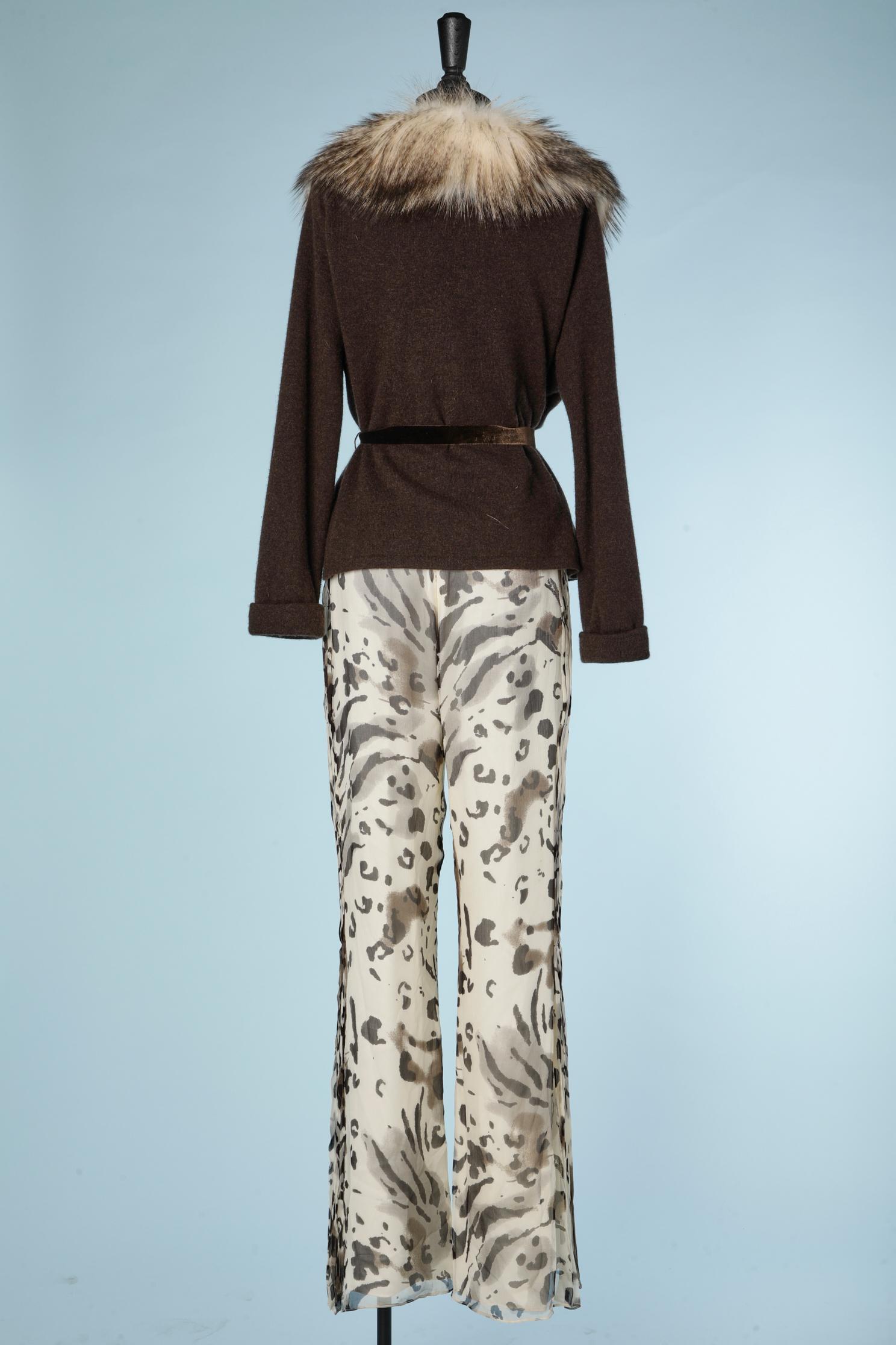 Brown cashmere and furs cardigan with chiffon printed trousers Heidi Weisel  For Sale 5