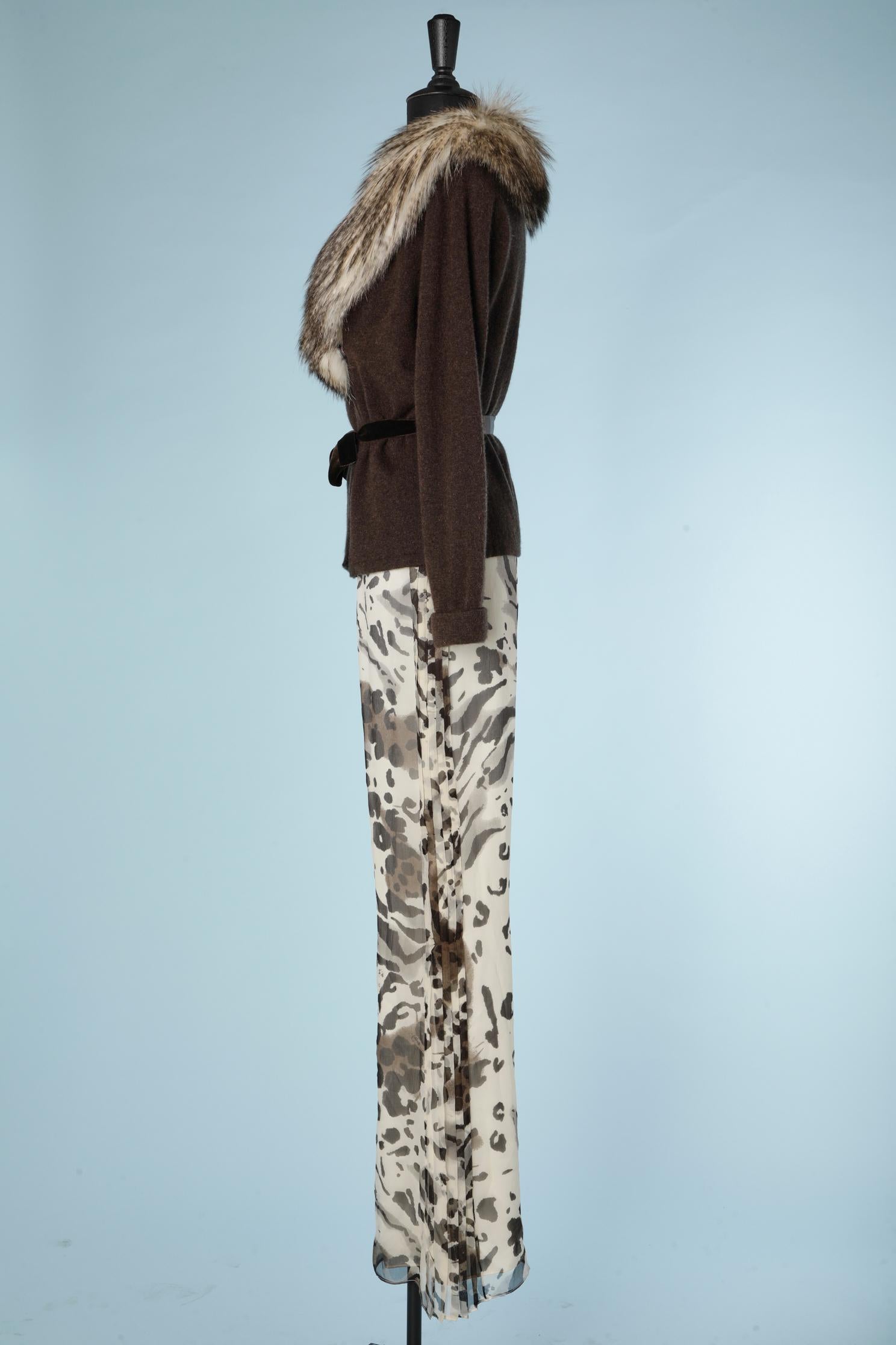 Brown cashmere and furs cardigan with chiffon printed trousers Heidi Weisel  For Sale 3