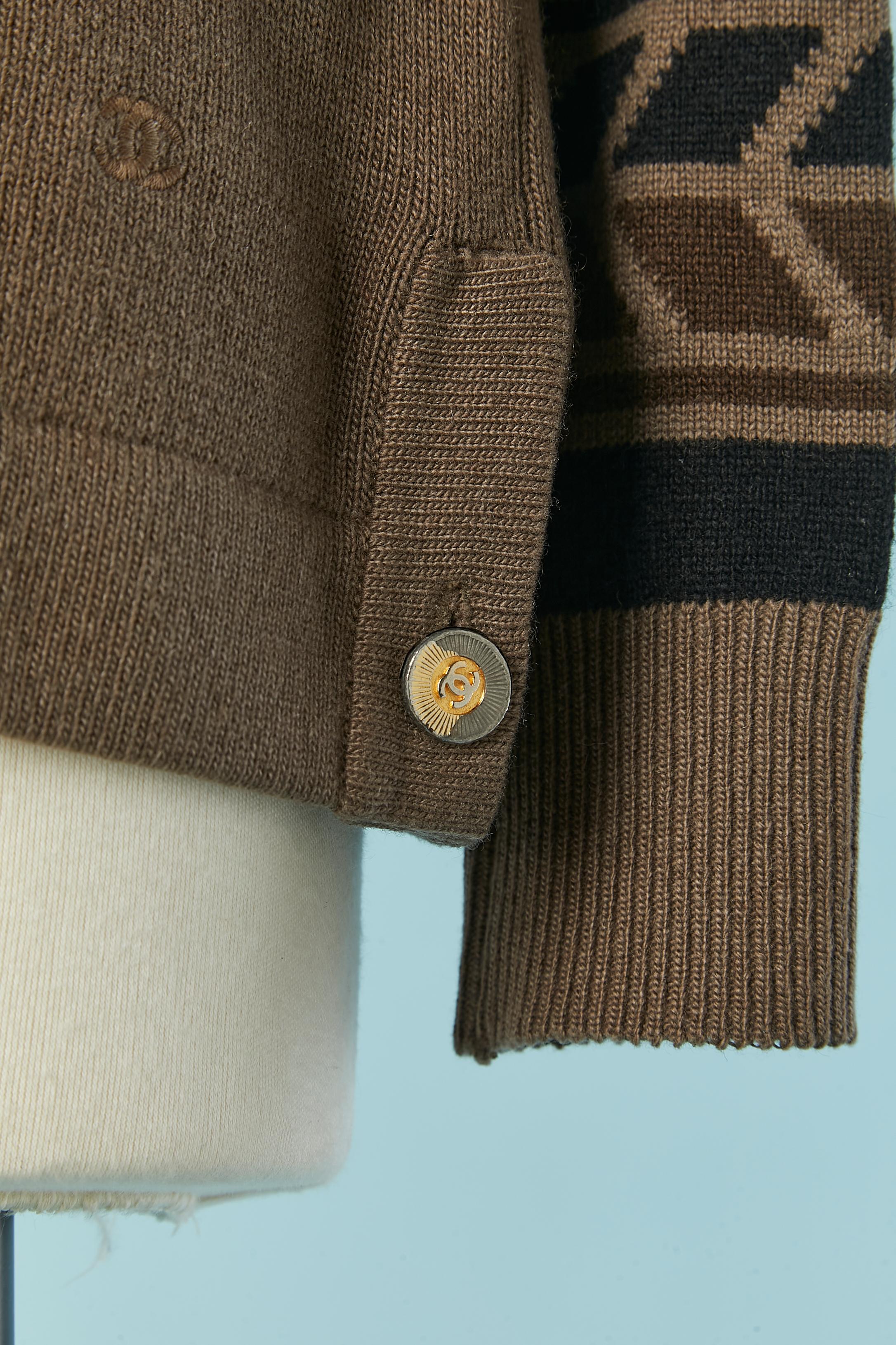 Marron Pull en cachemire Brown avec manches en jacquard CHANEL en vente