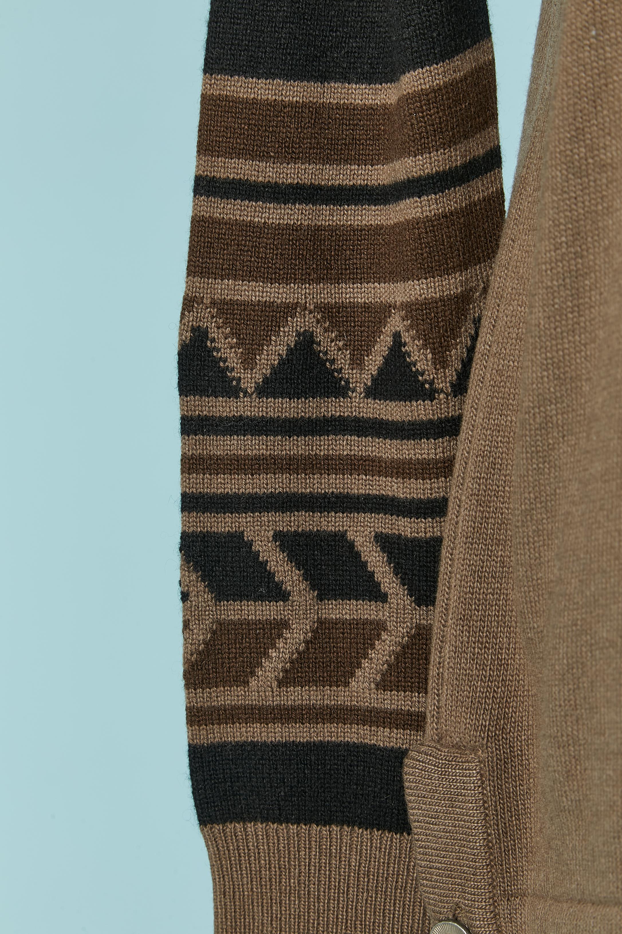 Pull en cachemire Brown avec manches en jacquard CHANEL Excellent état - En vente à Saint-Ouen-Sur-Seine, FR