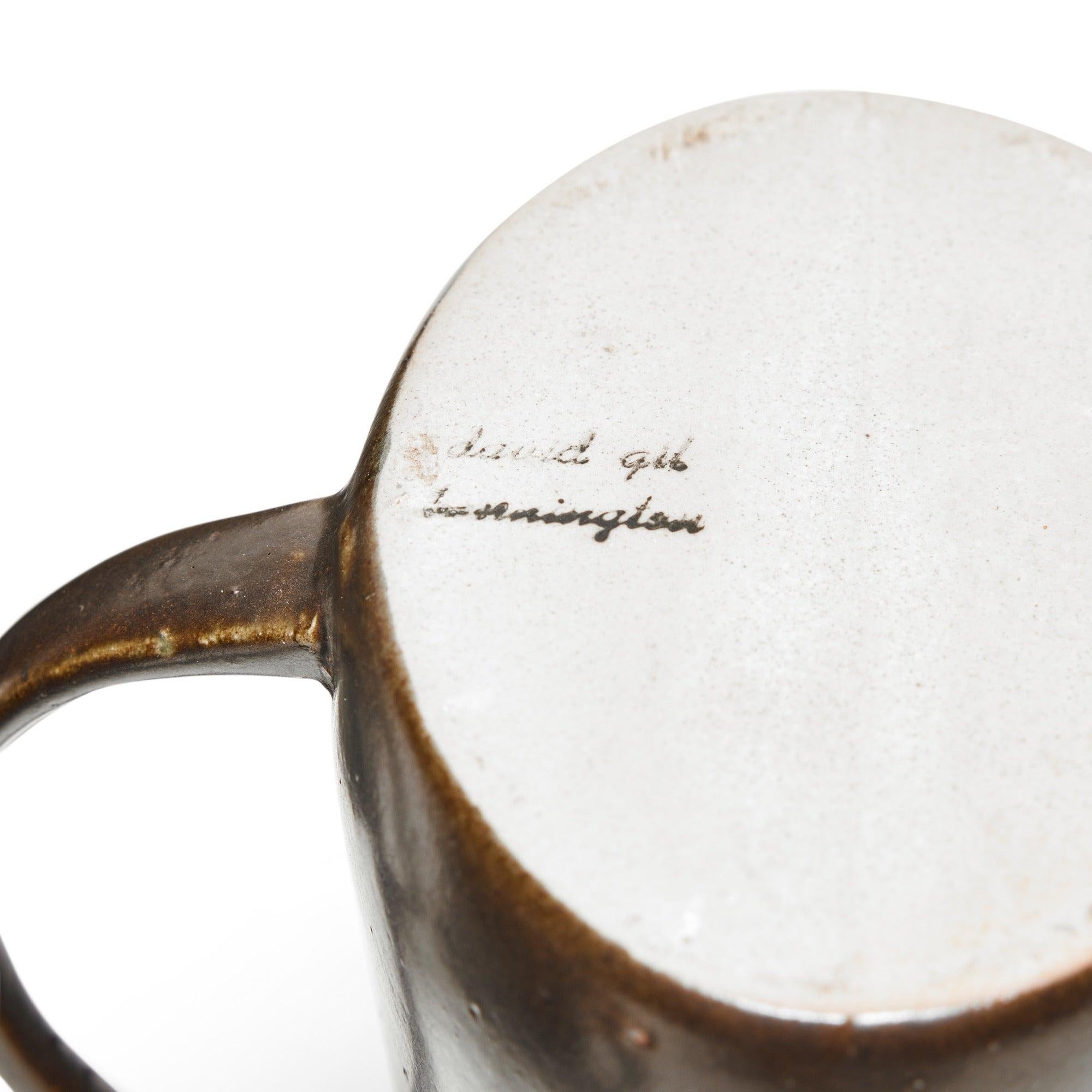Mug en céramique Brown par David Gil pour Bennington Potters, années 1960 Excellent état - En vente à Sagaponack, NY