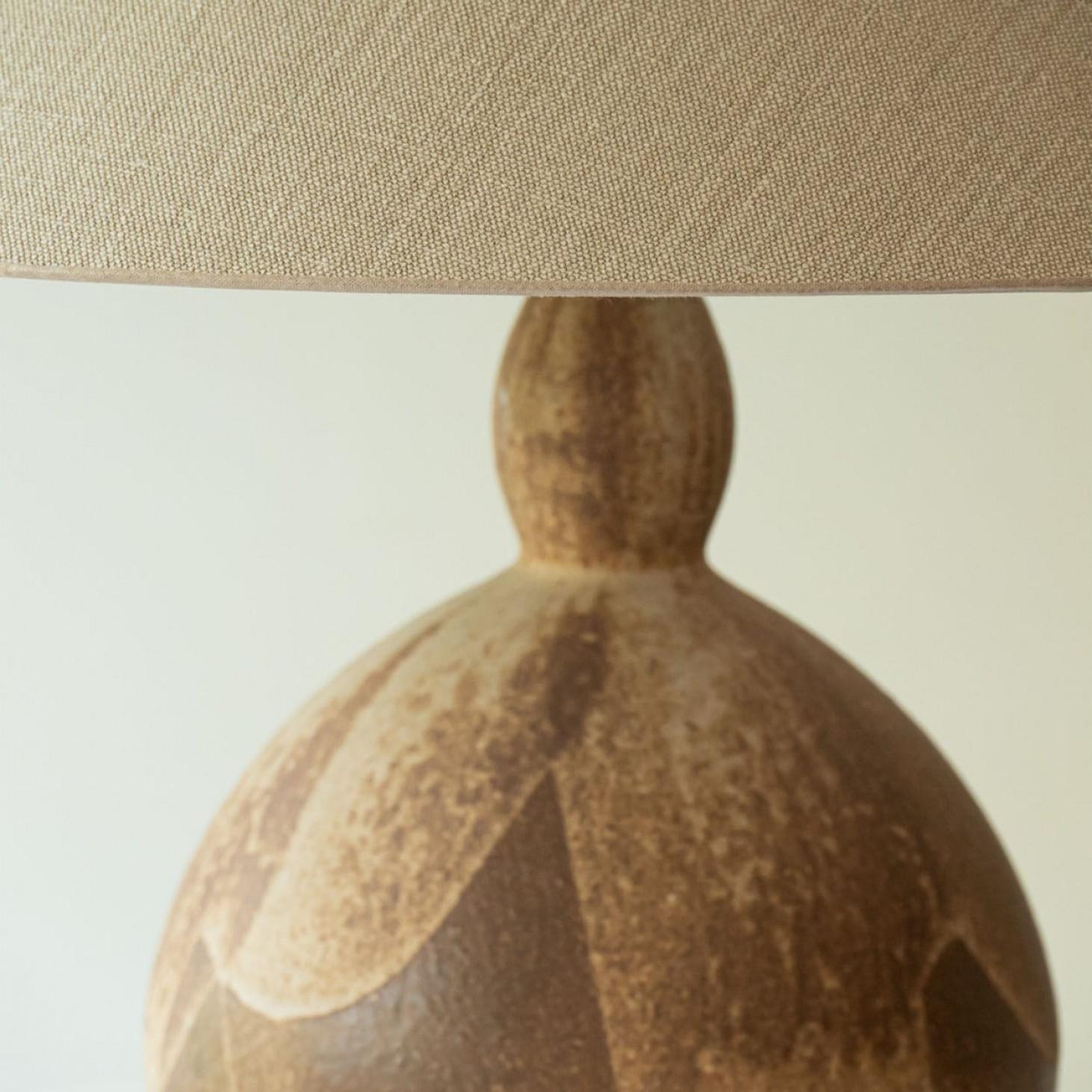 Brown Ceramic Table Lamp, Neutral Lampshade by R. Houben, 1970 (Französisch) im Angebot