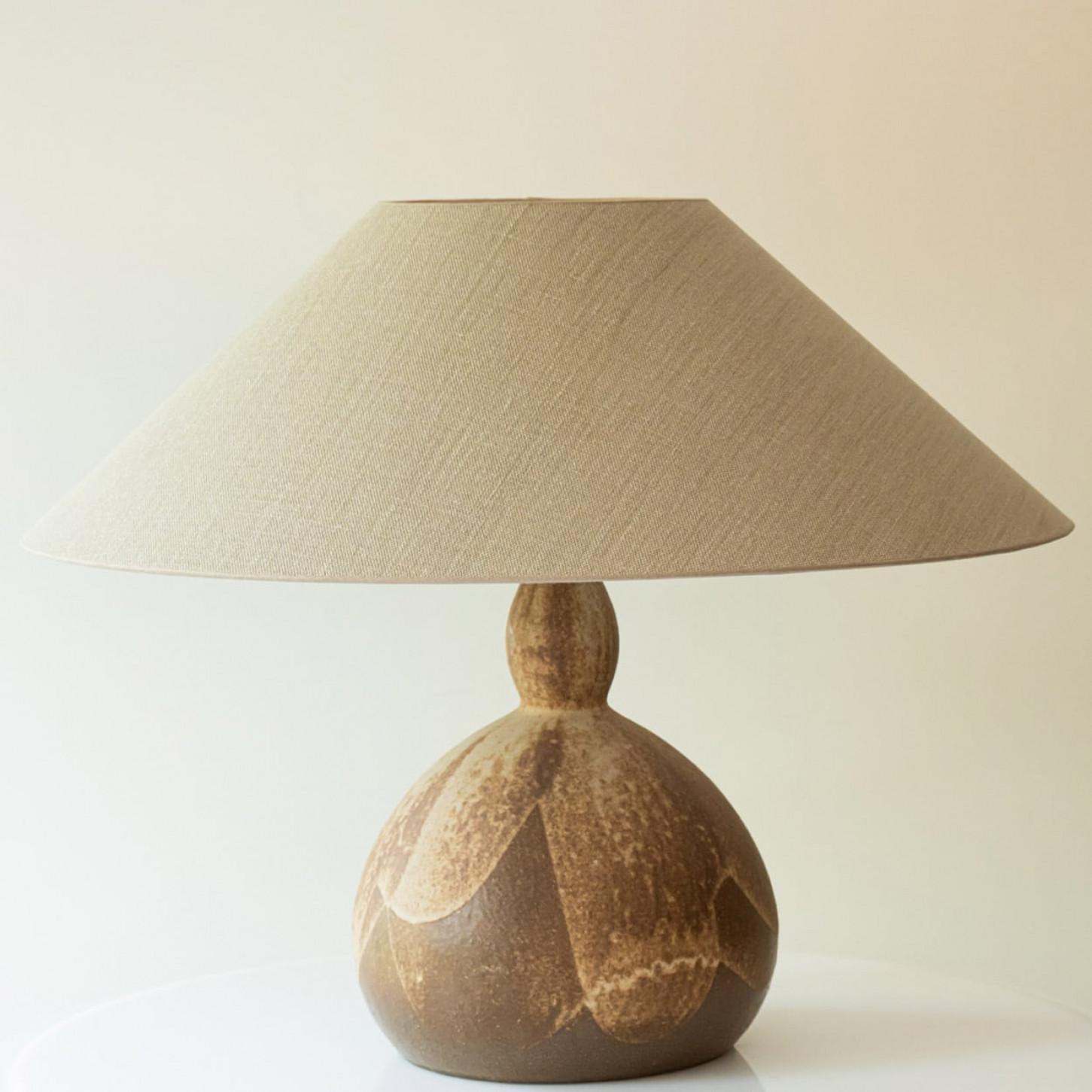 Lampe de table en céramique brune, abat-jour neutre de R. Houben, 1970 Bon état - En vente à Rijssen, NL