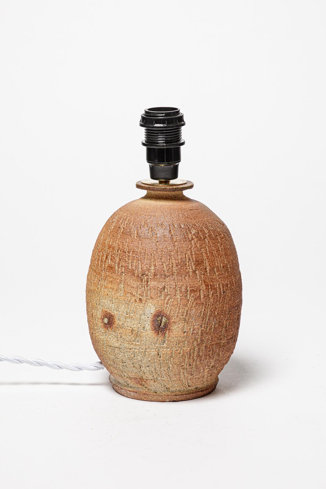 La Borne

Unique handmade ceramic table lamp 

Realised in La Borne

circa 1960

Brown woodfiring ceramic color

Electrical system is ok

Ceramic height 16 cm
Large 12 cm
Height with Electrical system 22 cm