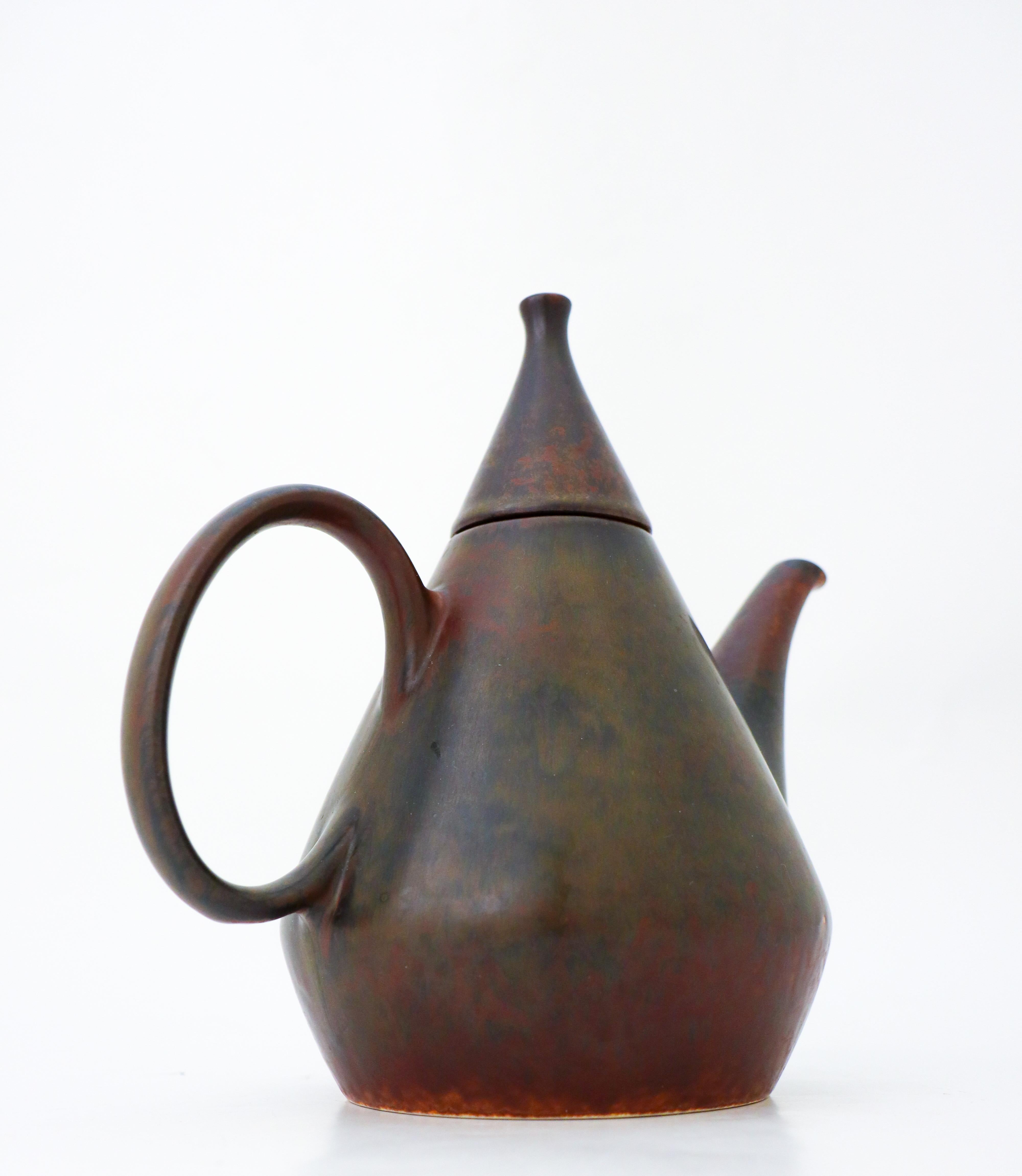 Braune Teekanne aus Keramik - Carl-Harry Stålhane - Rörstrand - Mitte des 20. Jahrhunderts (Glasiert) im Angebot