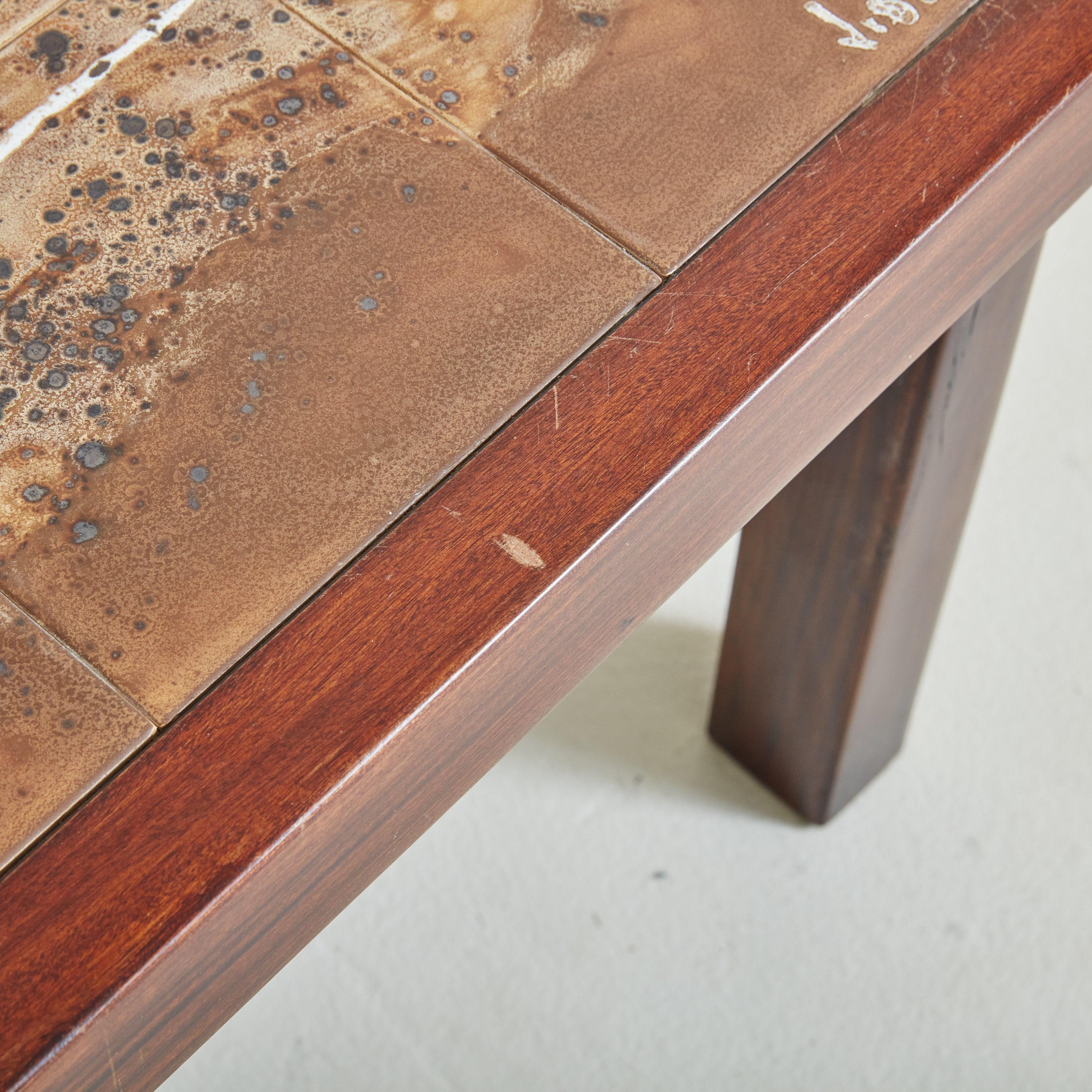 Français Table basse en céramique Brown avec cadre en Wood par Jean D'asti, France années 1960 en vente