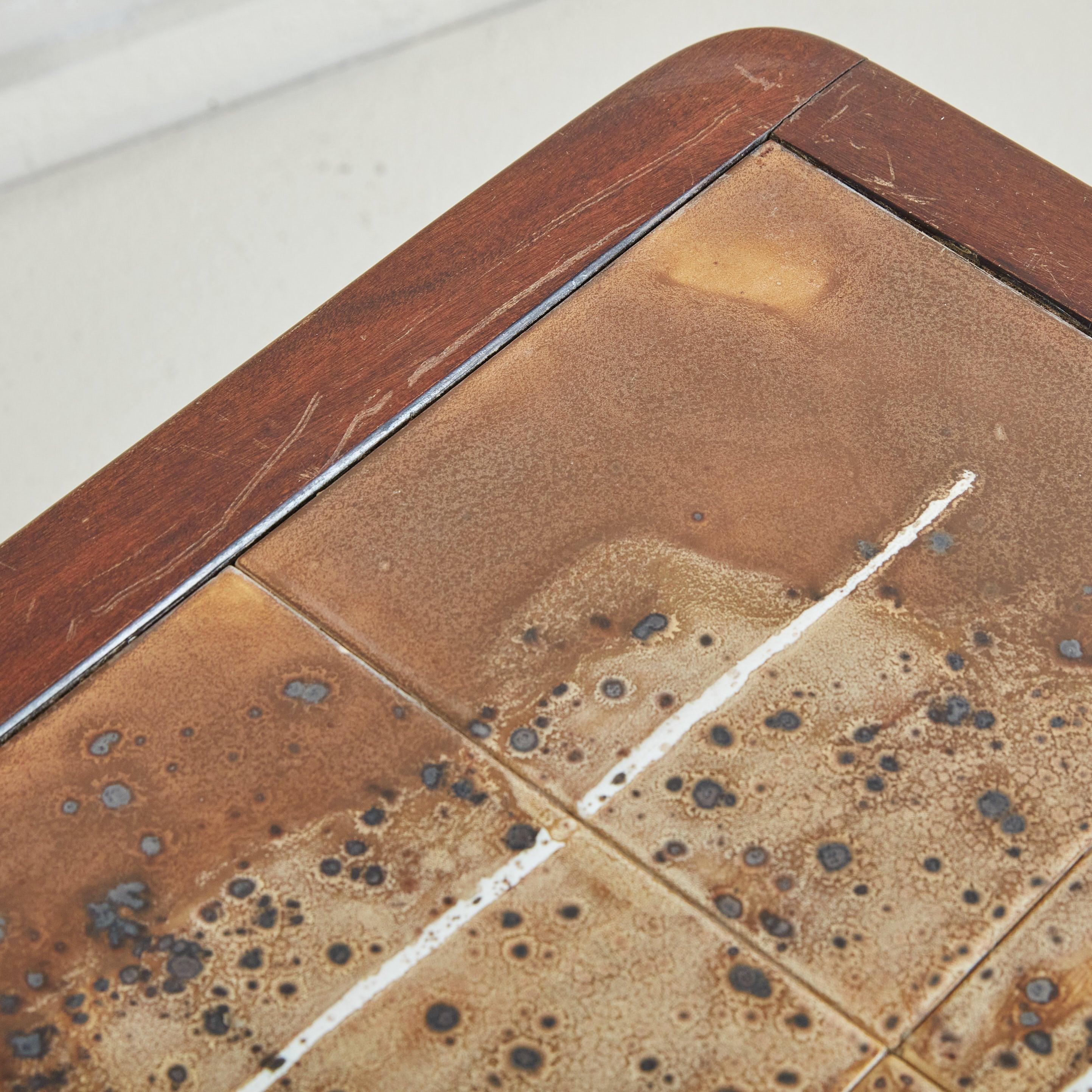 Céramique Table basse en céramique Brown avec cadre en Wood par Jean D'asti, France années 1960 en vente