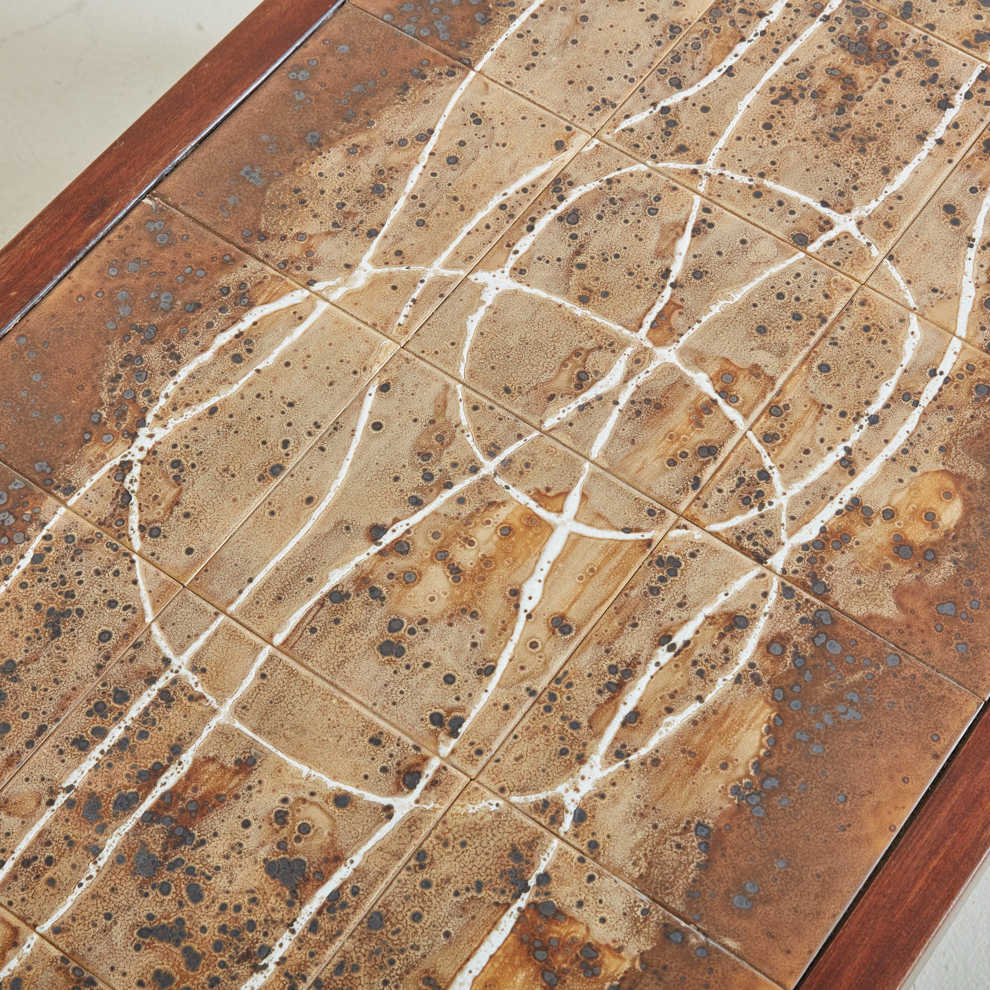 Table basse en céramique Brown avec cadre en Wood par Jean D'asti, France années 1960 en vente 1