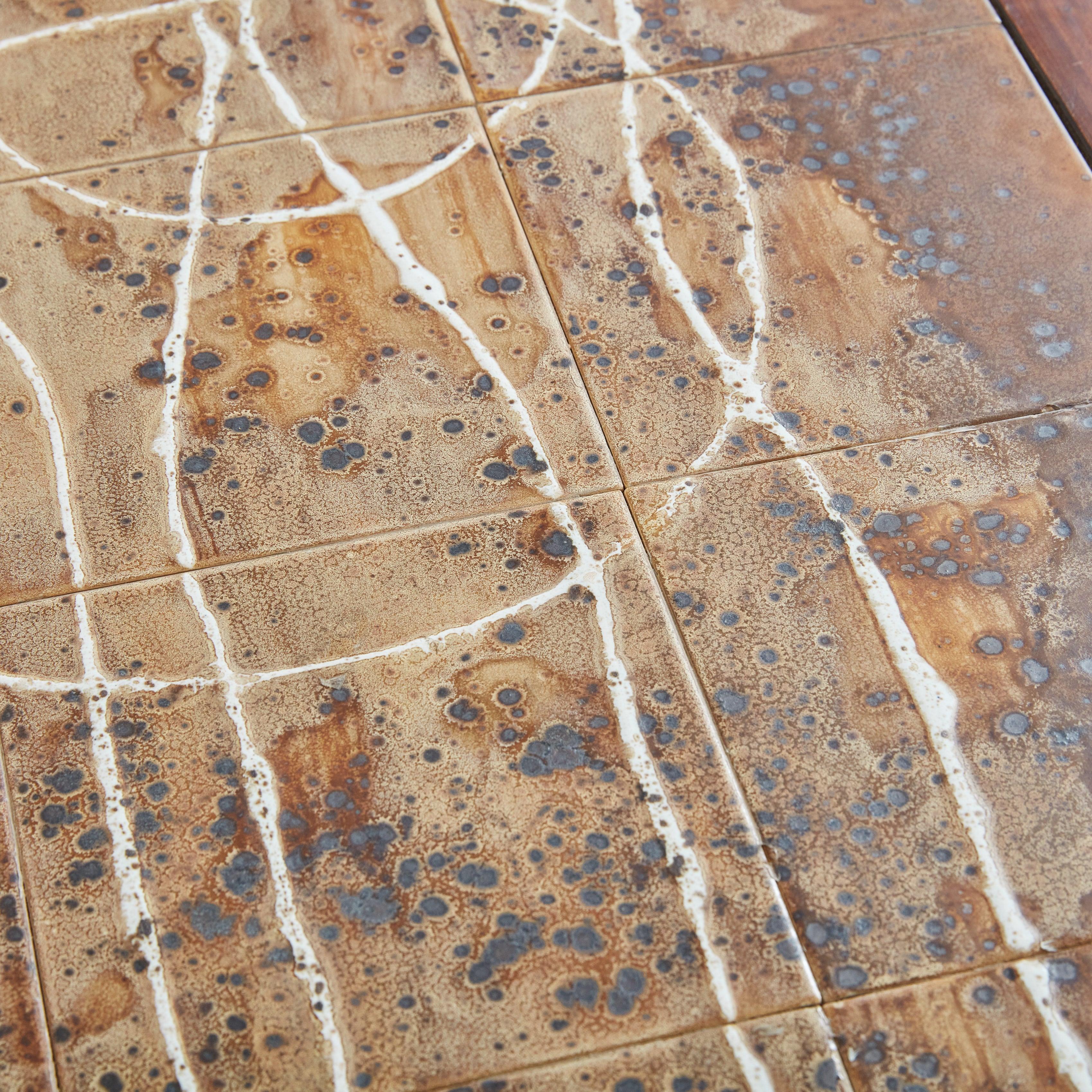 Table basse en céramique Brown avec cadre en Wood par Jean D'asti, France années 1960 en vente 2