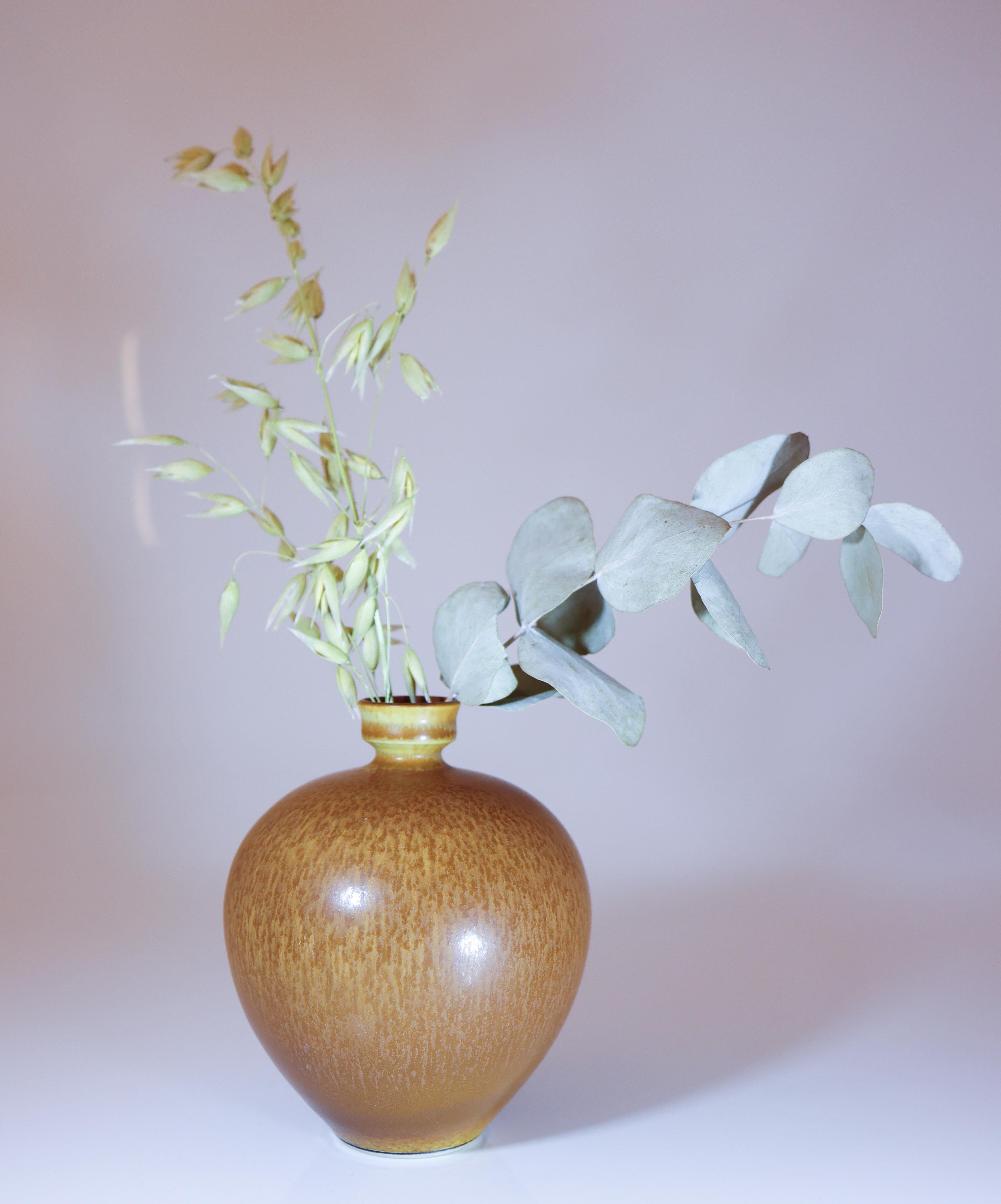 Suédois Vase en céramique brune, Berndt Friberg, Gustavsberg - Milieu du XXe siècle en vente