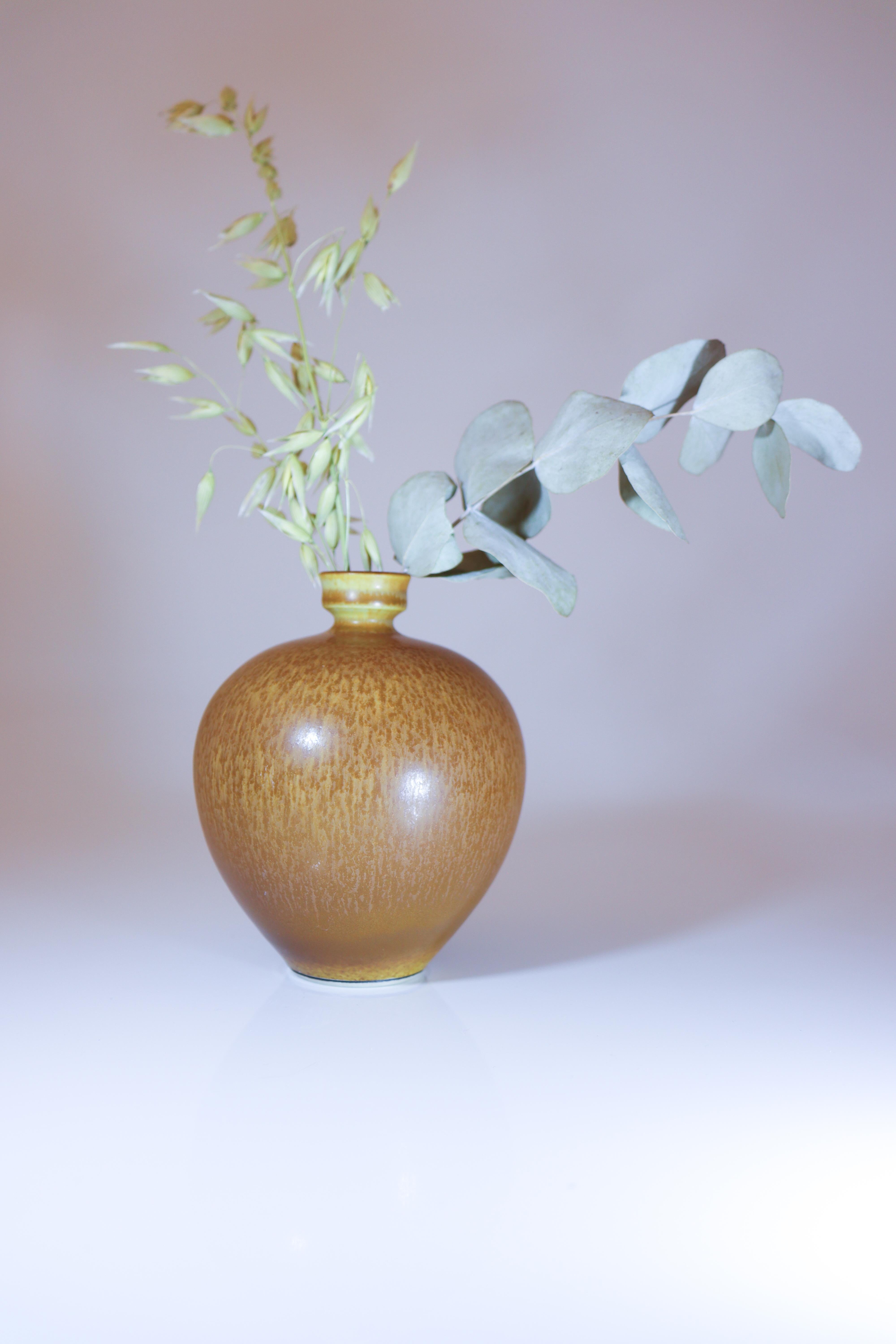 Vase en céramique brune, Berndt Friberg, Gustavsberg - Milieu du XXe siècle Excellent état - En vente à Stockholm, SE