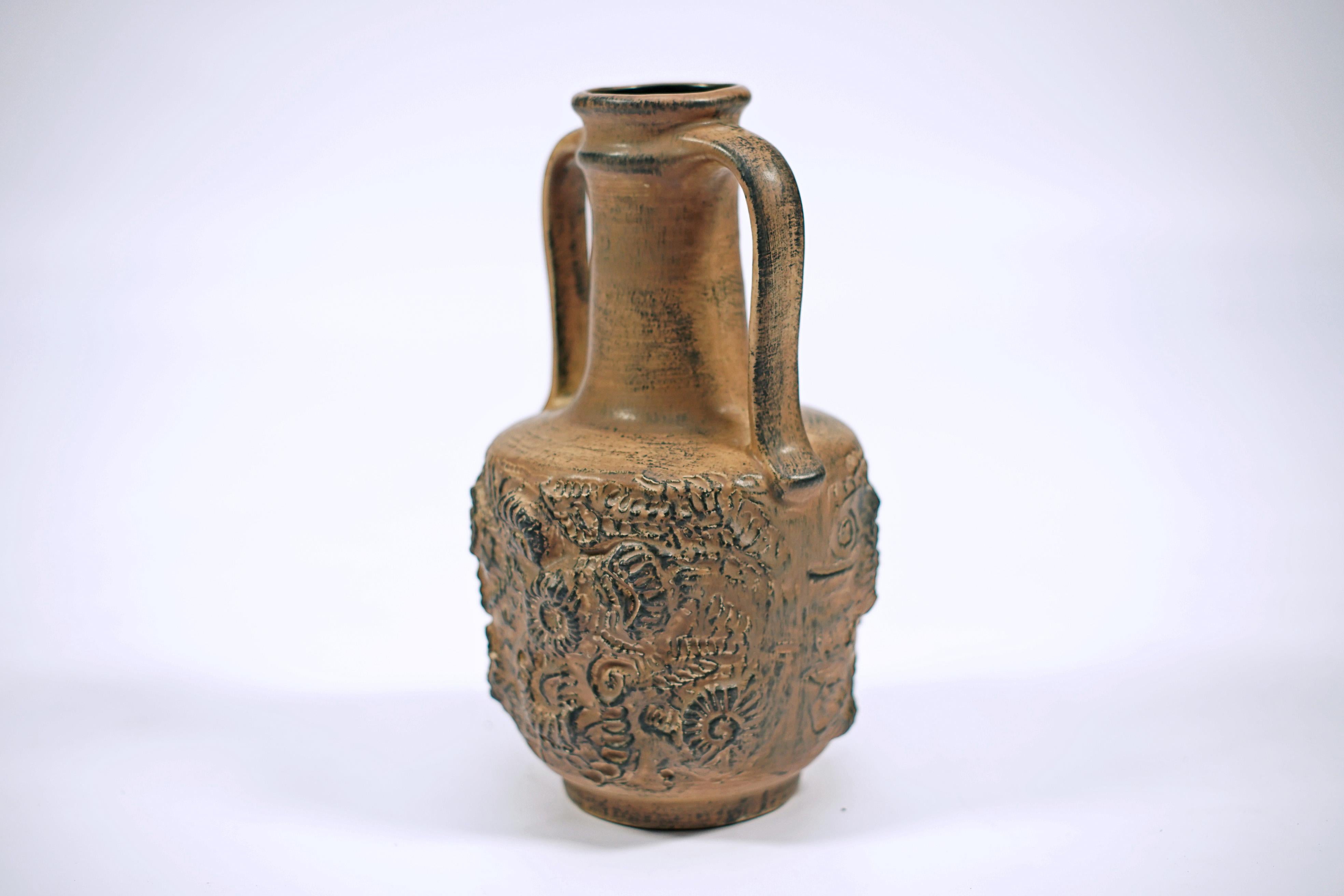 Brown ceramic vase with handles, with a design of fossilized snails. By CARSTENS-TÖNNIESHOF (1946 - 1977).

In the year 1892 the brothers Christian and Ernst Carstens opened a ceramic factory in Brandenburg, E. Germany. By the year 1945, the