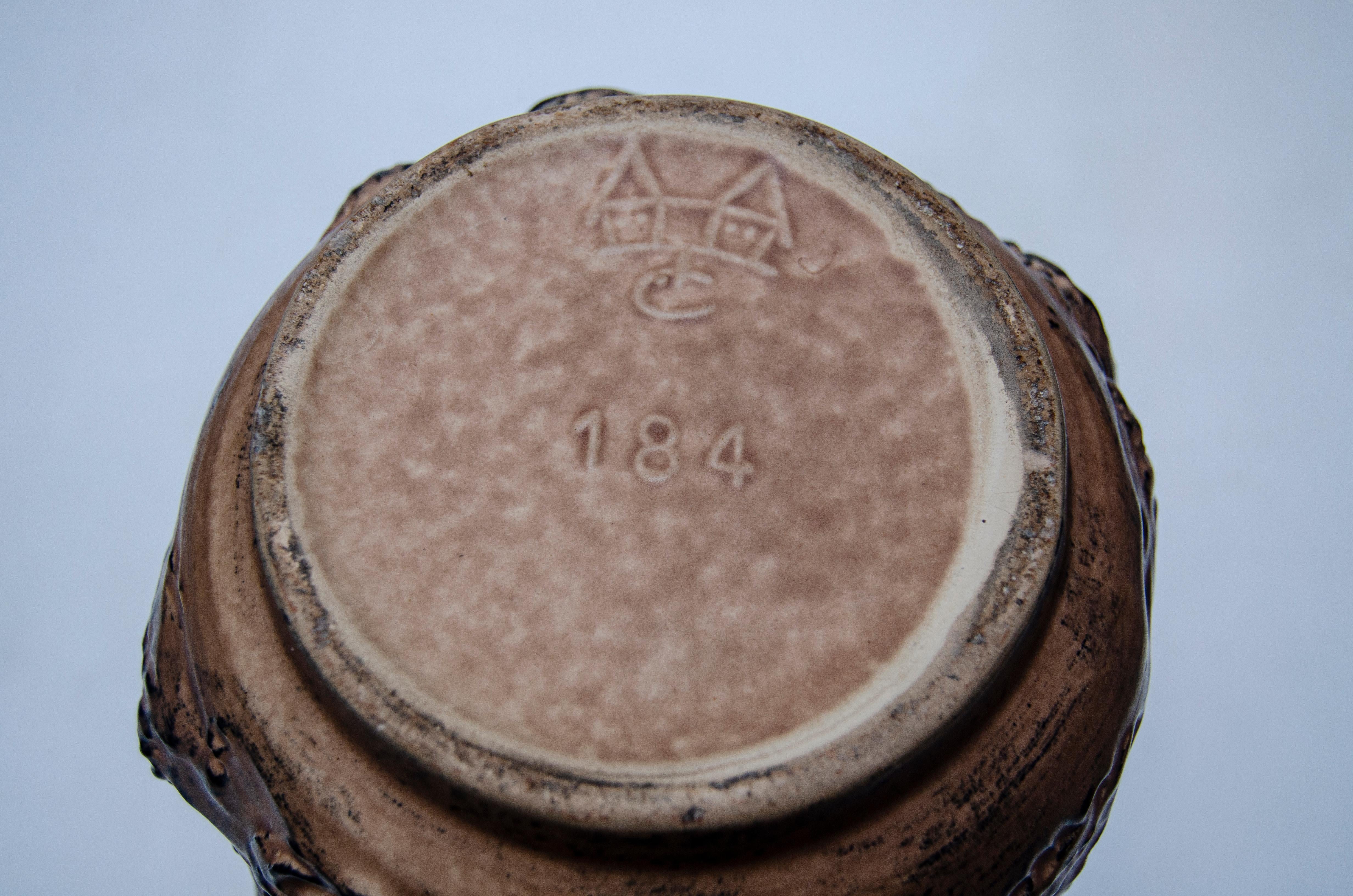 Metà XX secolo Vaso in ceramica marrone di Carstens Tönnieshof in vendita