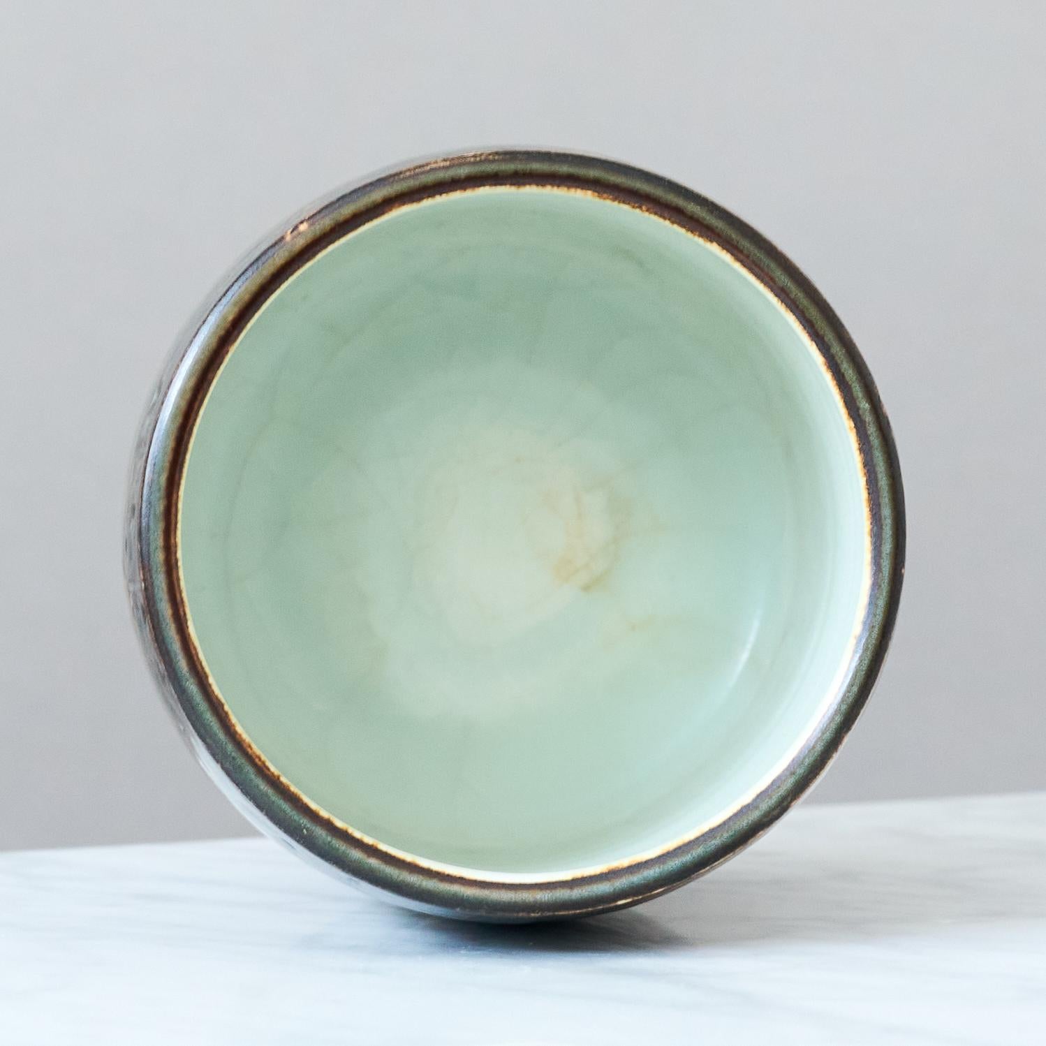 Braune Keramikvase von Gertrud Lönegren, Rörstrand, Schweden, 1930er Jahre. (20. Jahrhundert) im Angebot