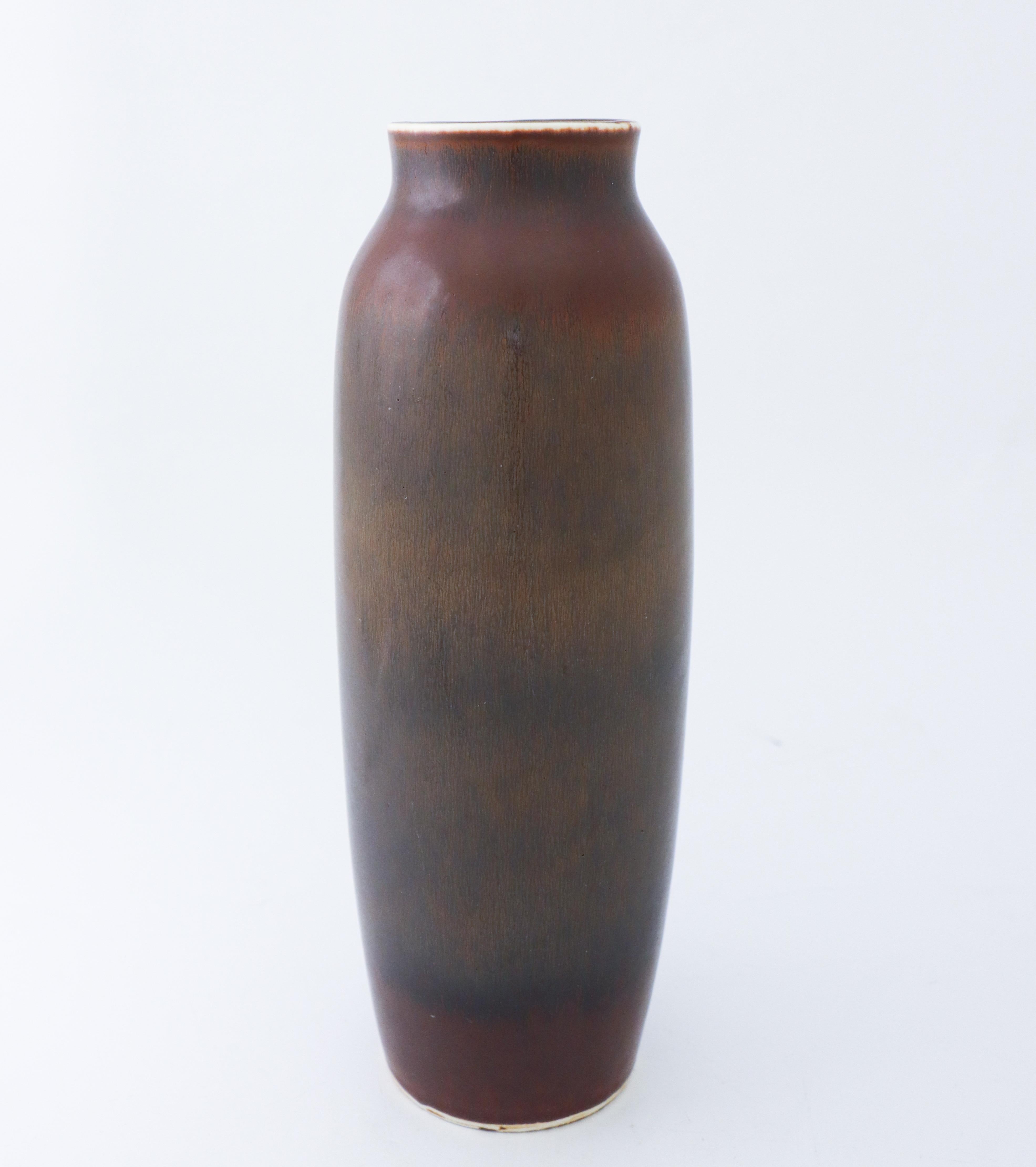 A brown ceramic vase designed by Carl-Harry Stålhane at Rörstrand, it´s 31 cm high and it´s in very good condition except from some minor marks in the glaze from the production, why it is marked as 2nd quality. 
   