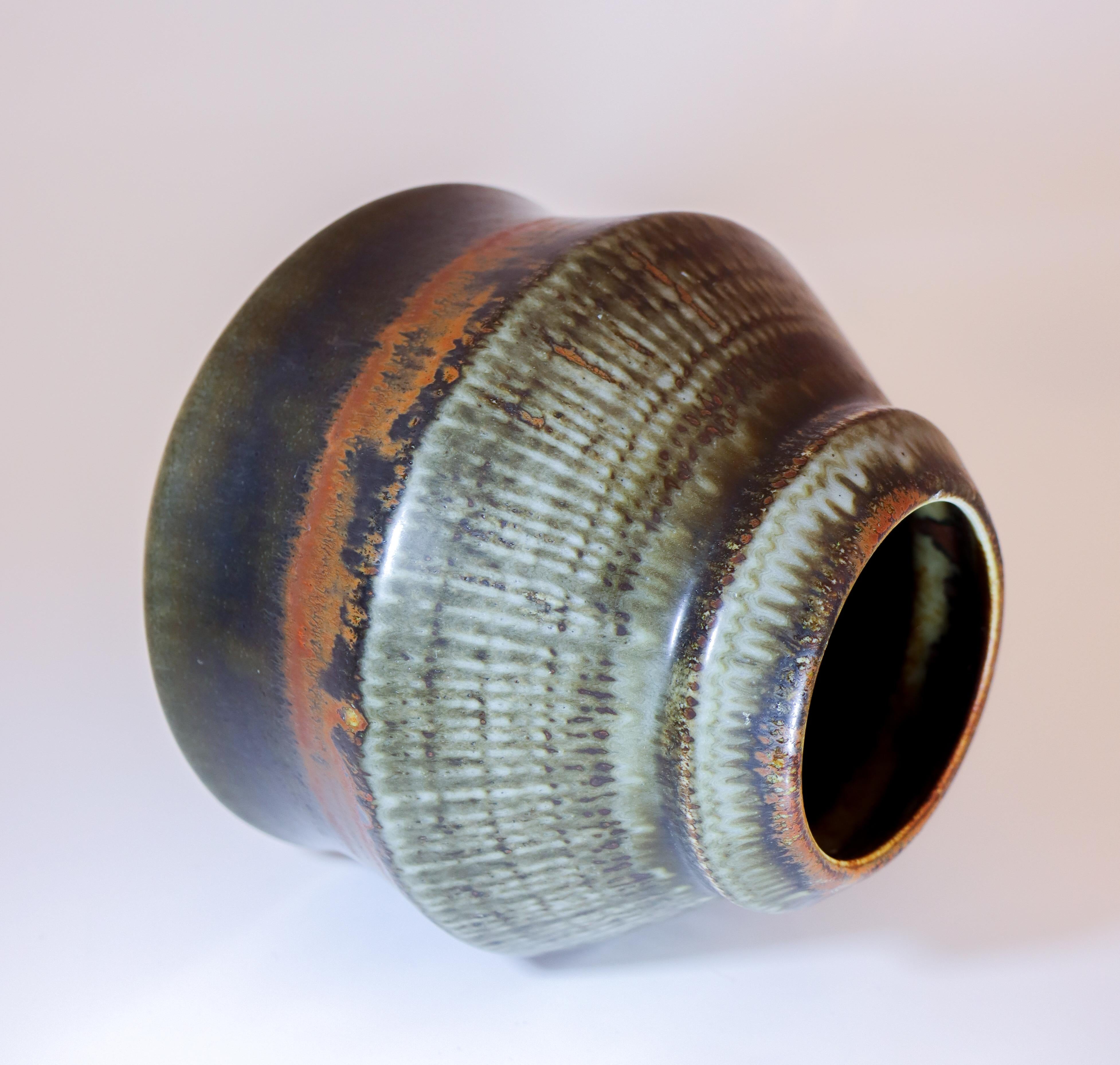 20ième siècle Vase en céramique brune - Carl-Harry Stålhane - Rörstrand - Milieu du XXe siècle en vente