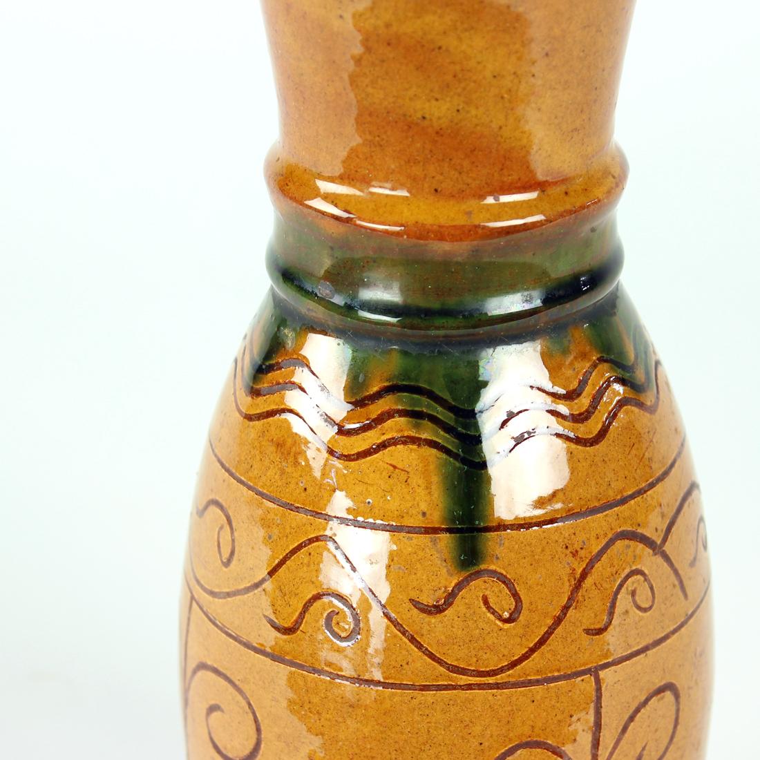 Céramique Vase en céramique Brown, art populaire, Tchécoslovaquie, années 1950 en vente