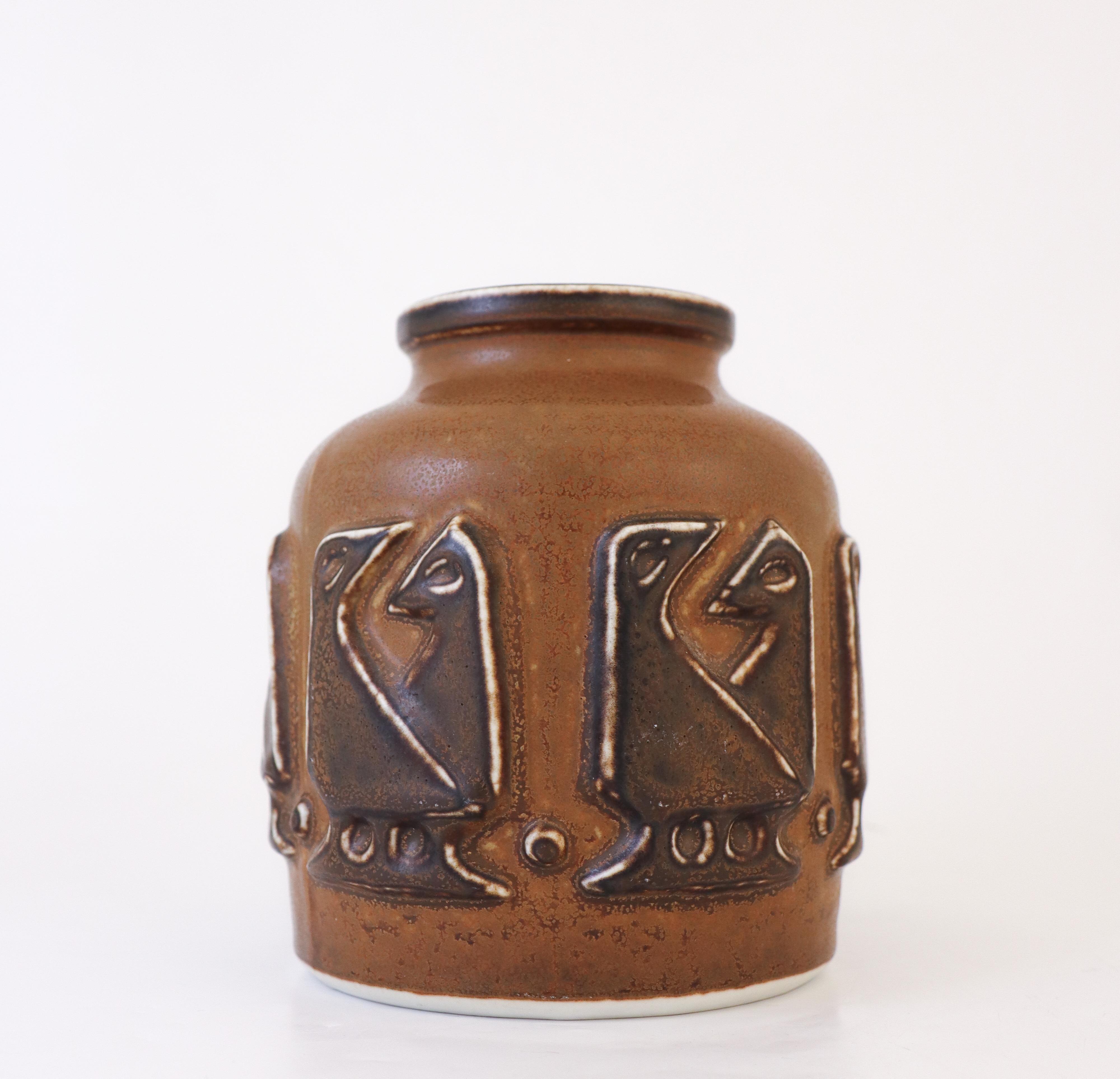 Danese Vaso in ceramica marrone - Uccelli in rilievo - Royal Copenhagen, Danimarca 1961 - 21483 in vendita